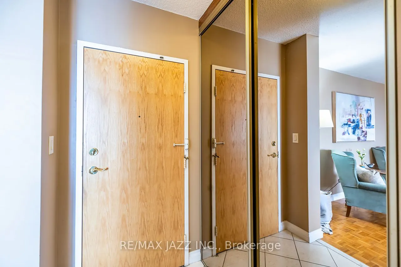 92 Church Street S, #PH 4