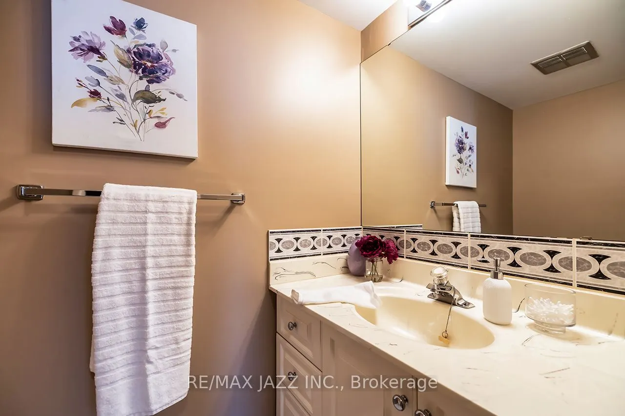 92 Church Street S, #PH 4