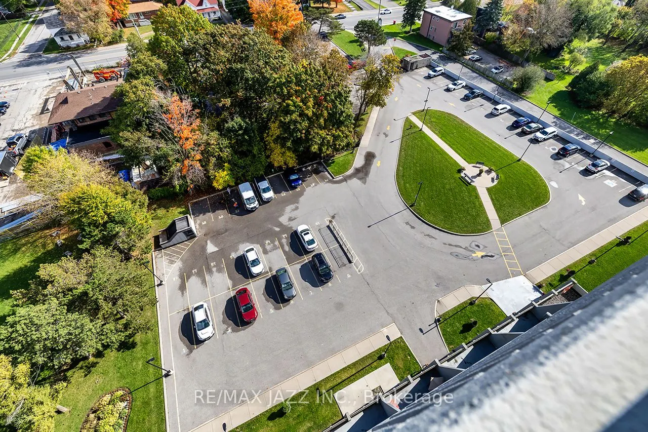 92 Church Street S, #PH 4