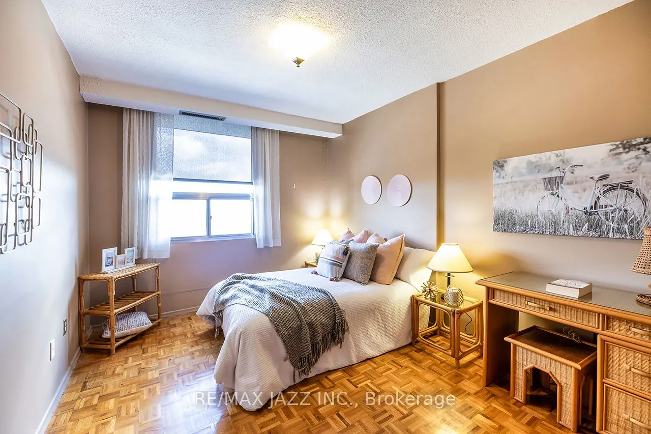 92 Church Street S, #PH 4