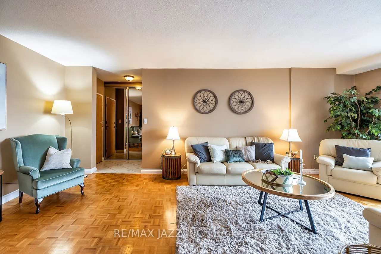 92 Church Street S, #PH 4