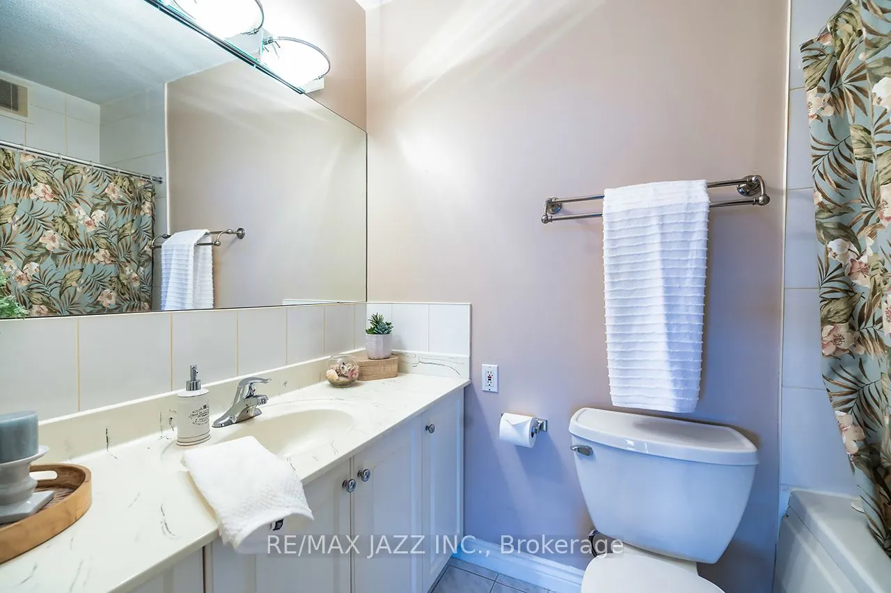 92 Church Street S, #PH 4