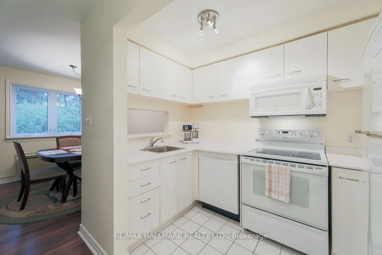 193 Lake Driveway Drive W, #201