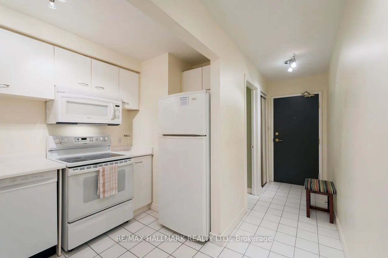 193 Lake Driveway Drive W, #201