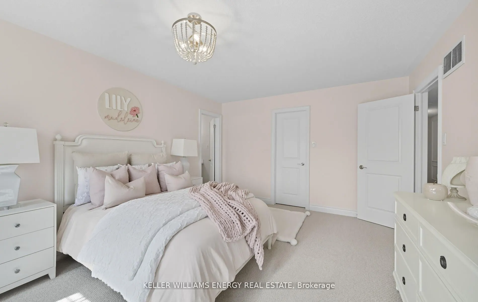 28 Coach Crescent