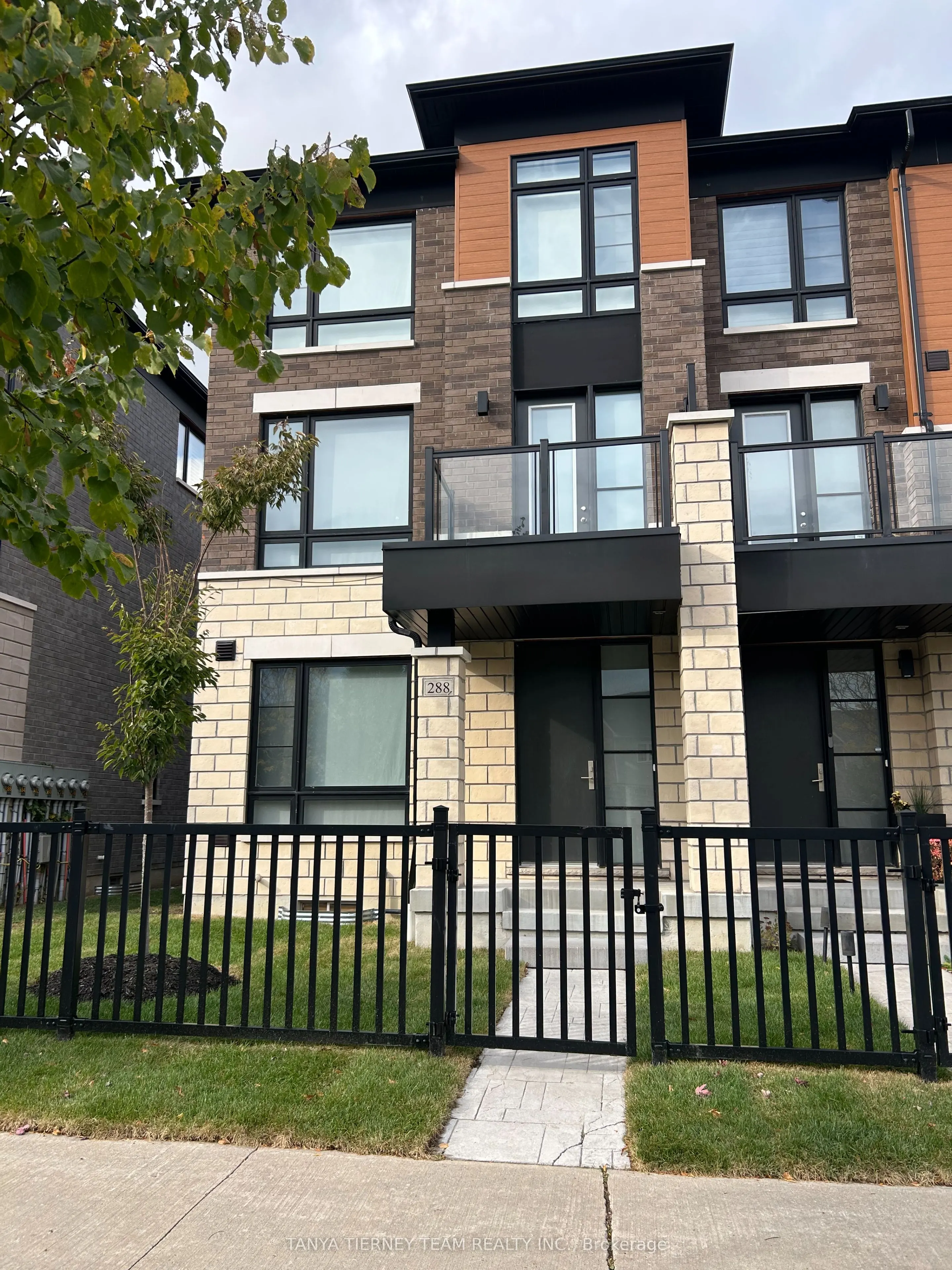 288 Carnwith Drive E