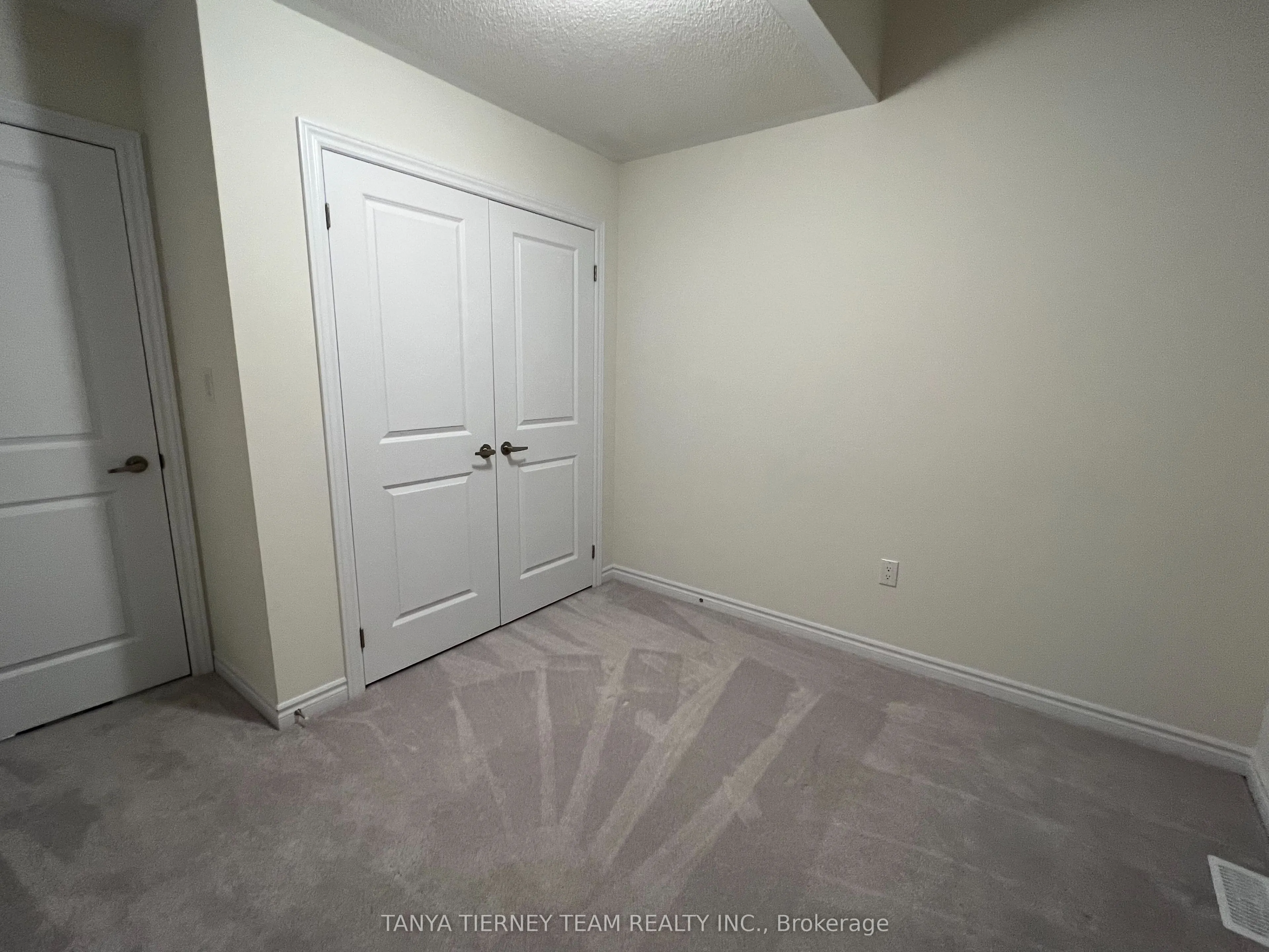 288 Carnwith Drive E