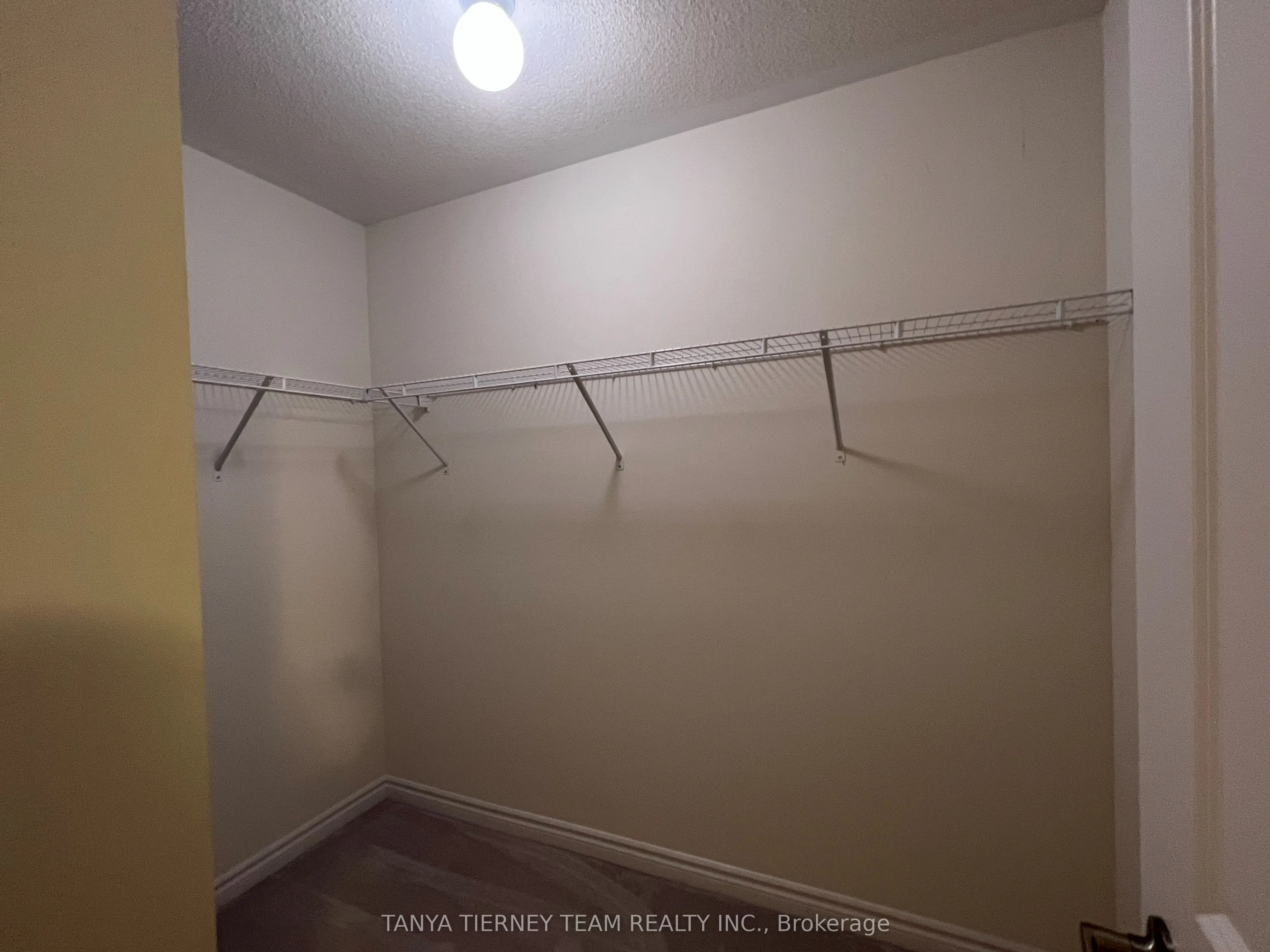 288 Carnwith Drive E