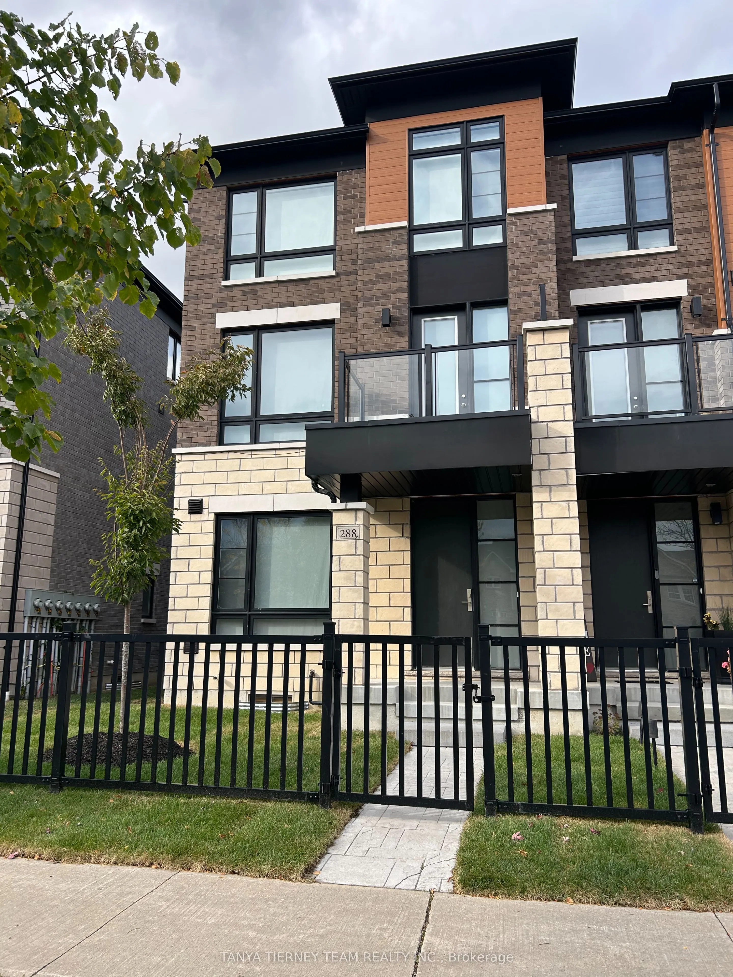 288 Carnwith Drive E