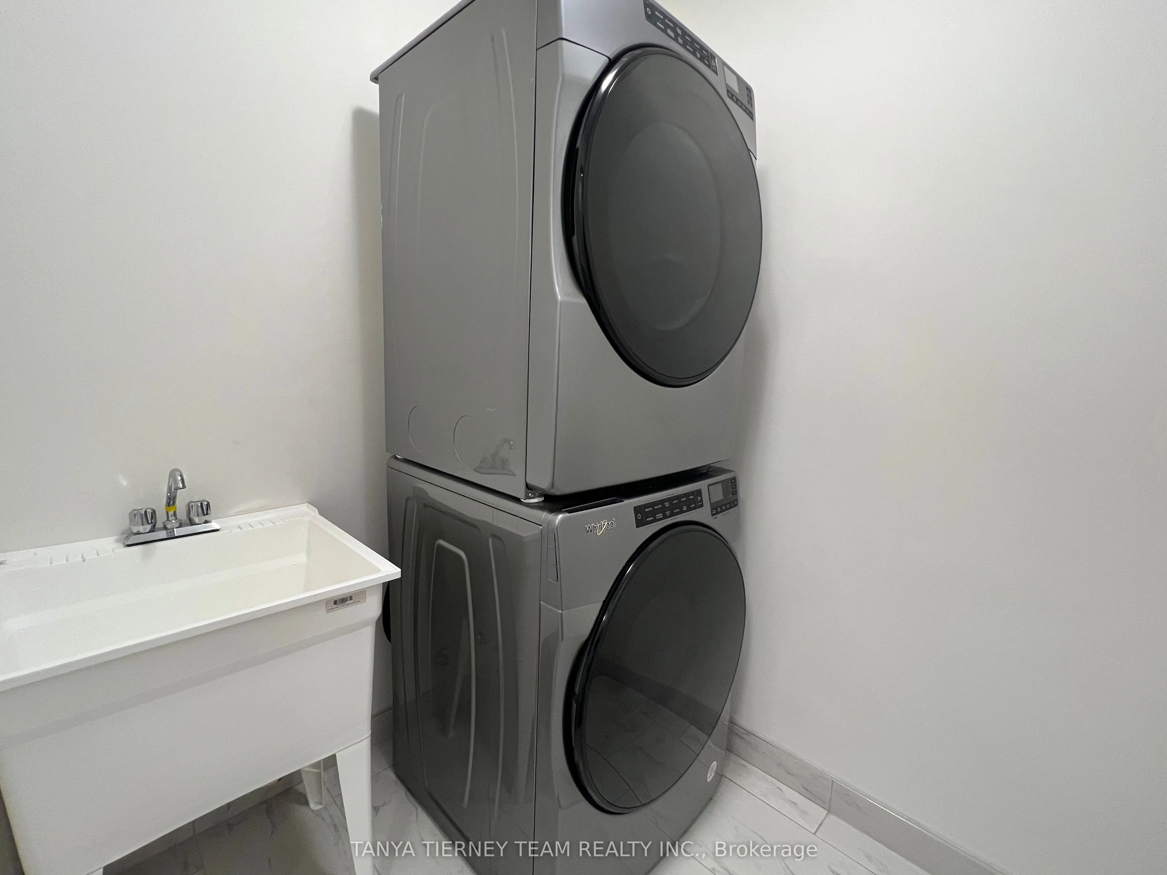 288 Carnwith Drive E