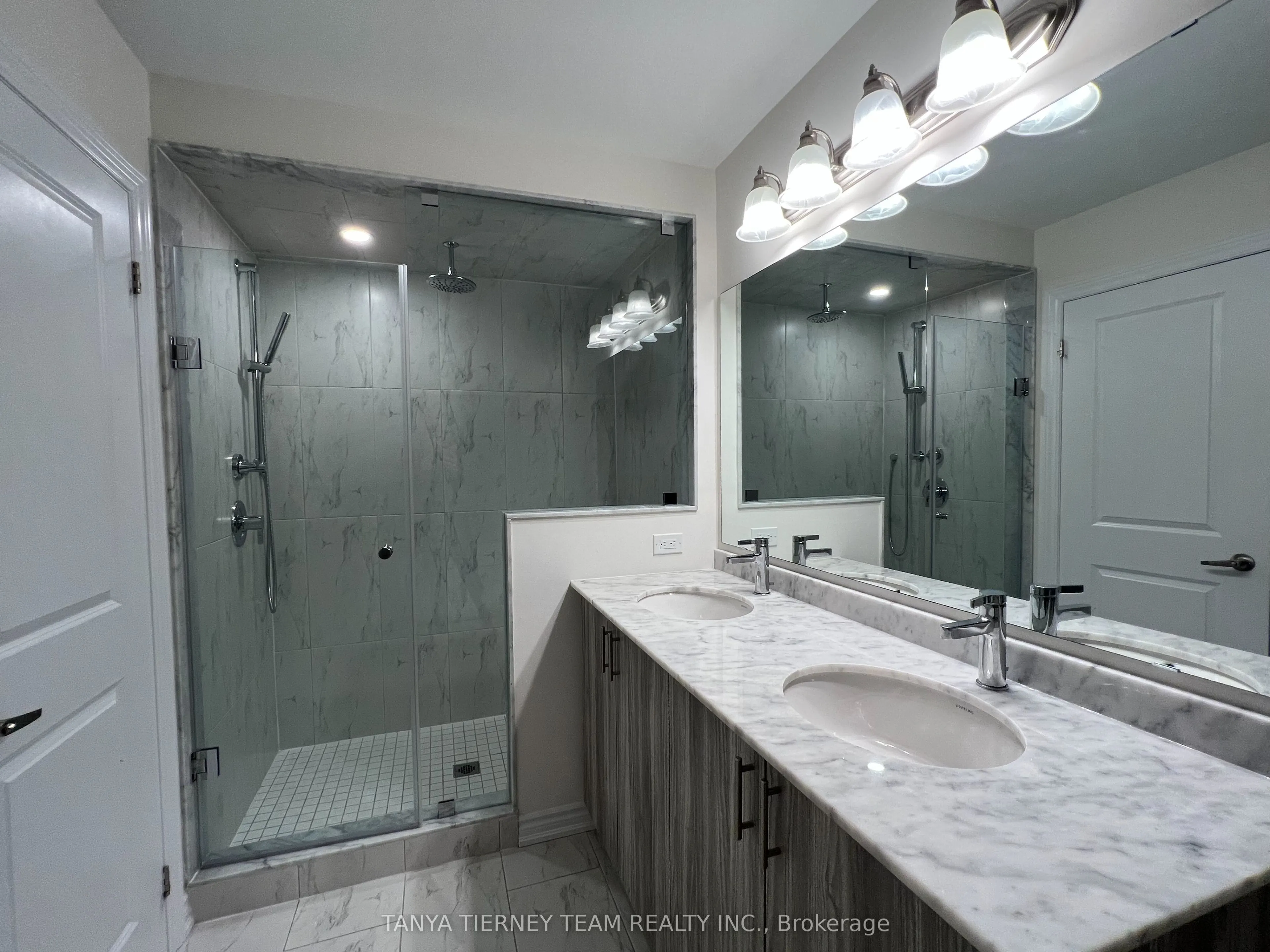 288 Carnwith Drive E