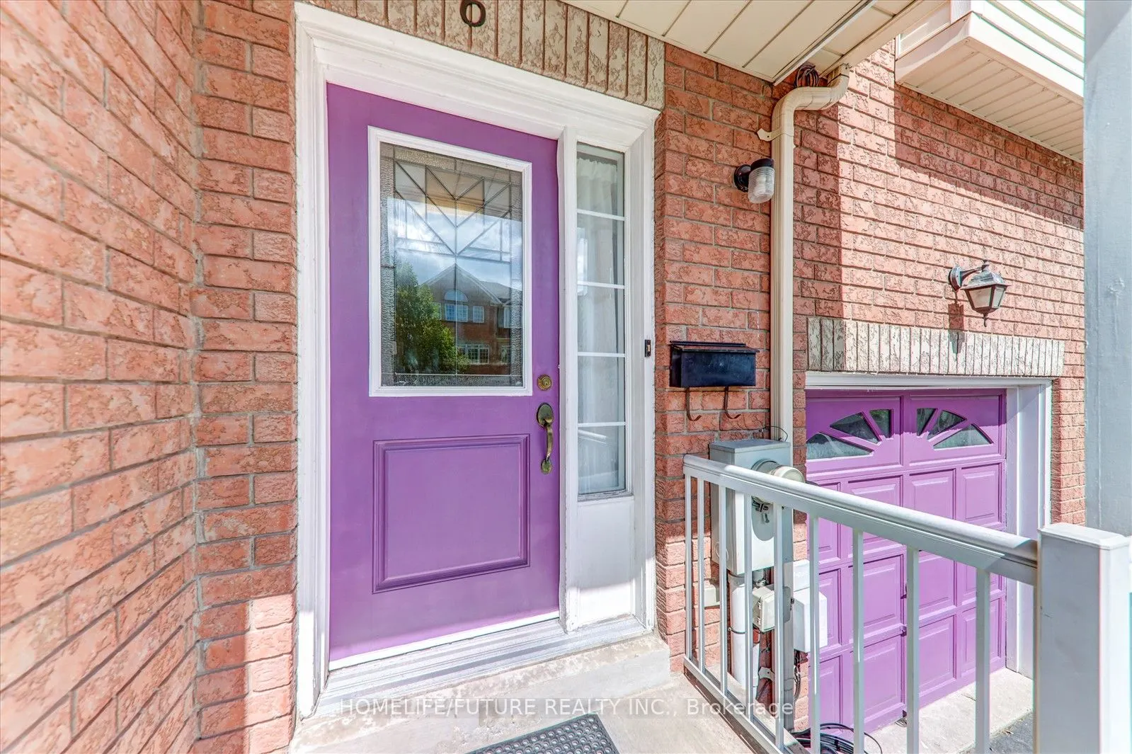 6 Guillet Street
