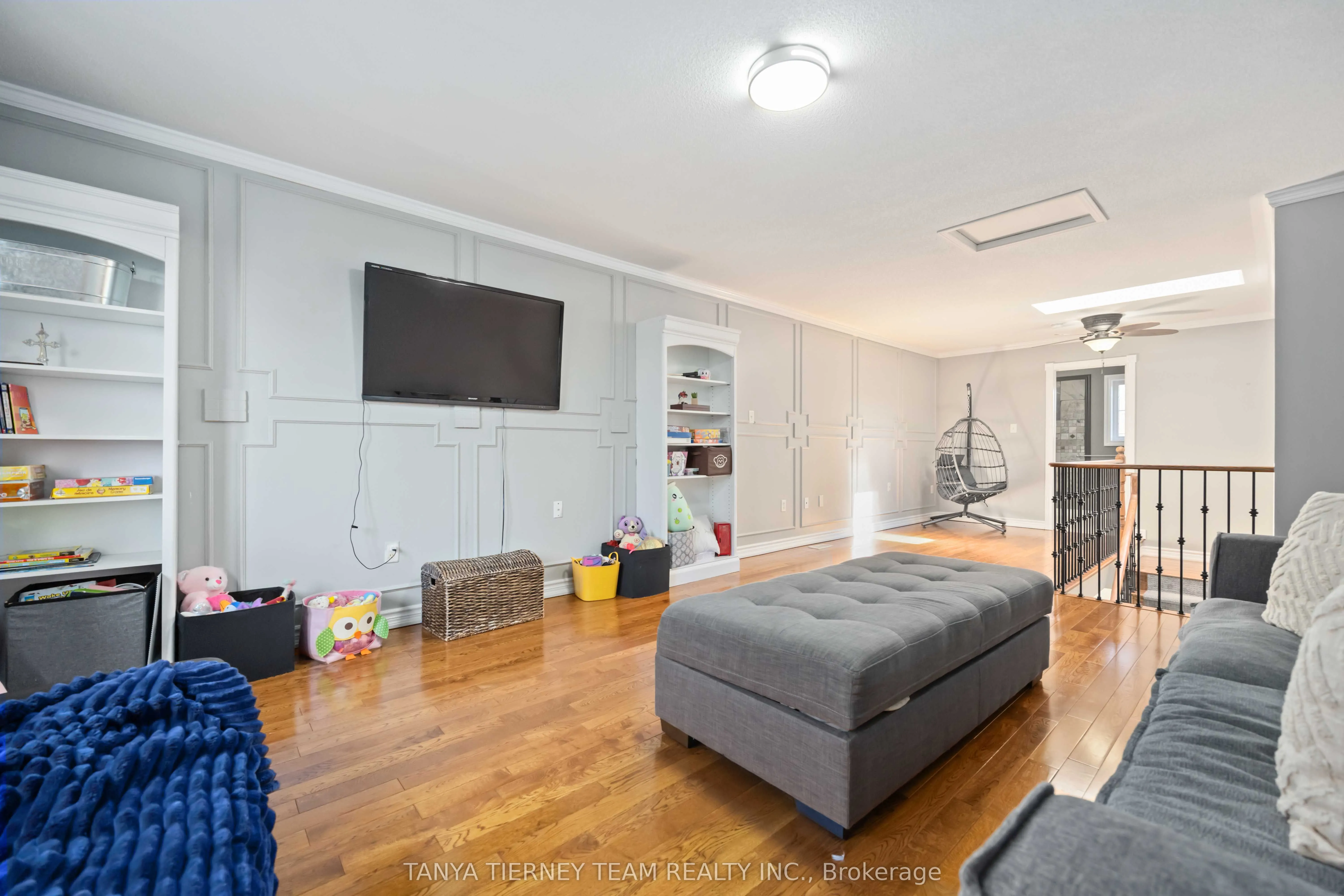 161 Carnwith Drive W