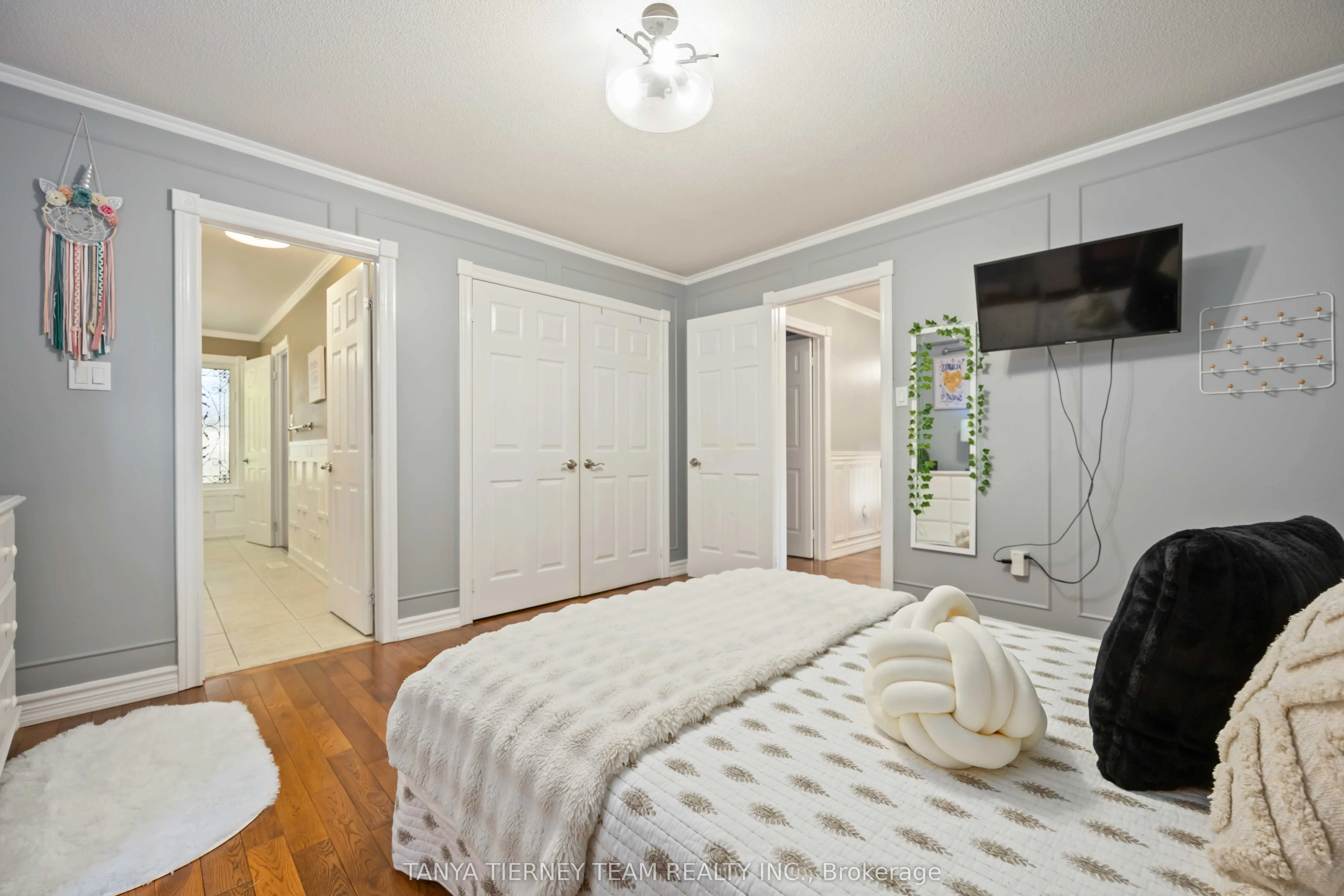 161 Carnwith Drive W