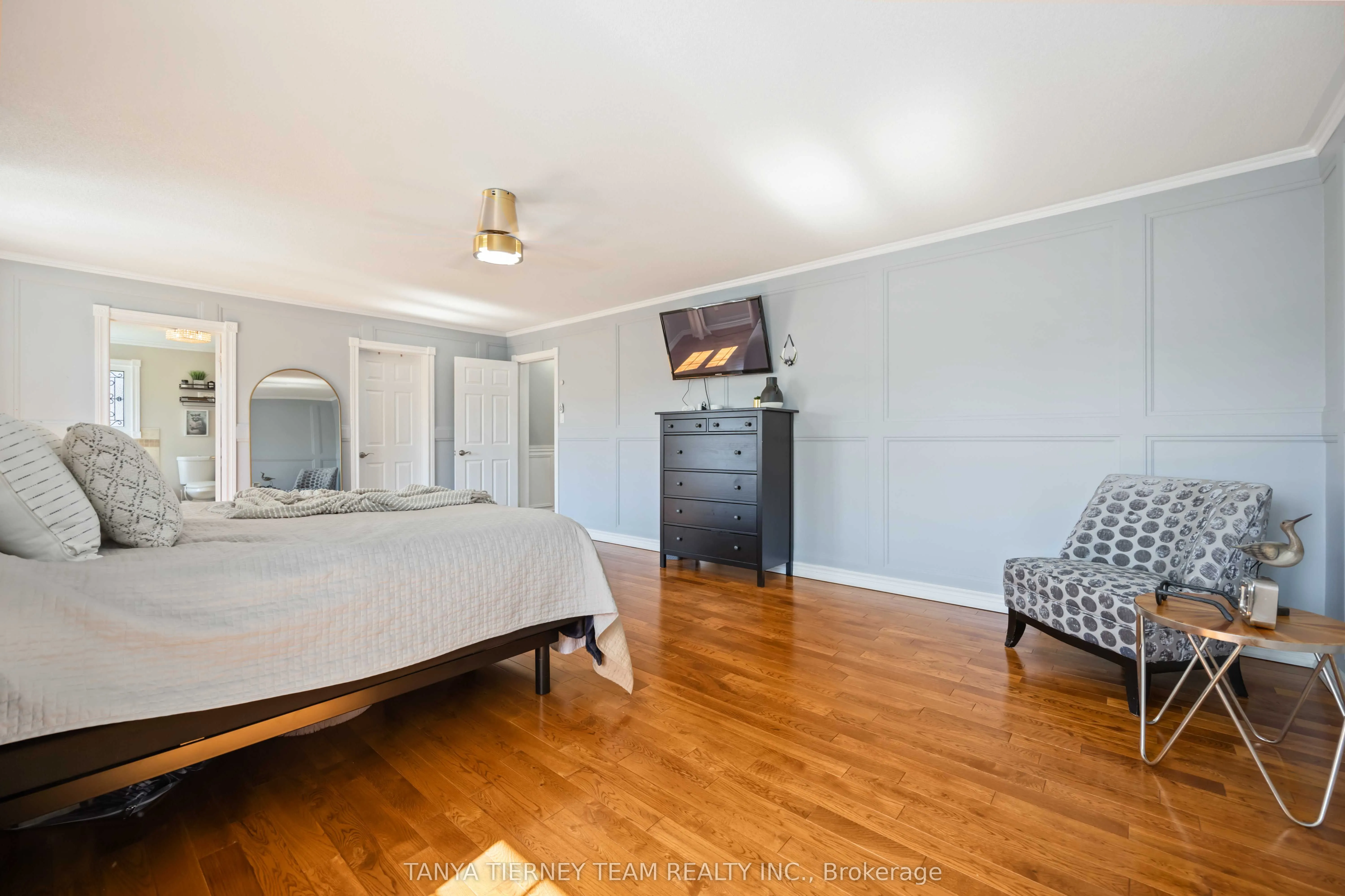 161 Carnwith Drive W