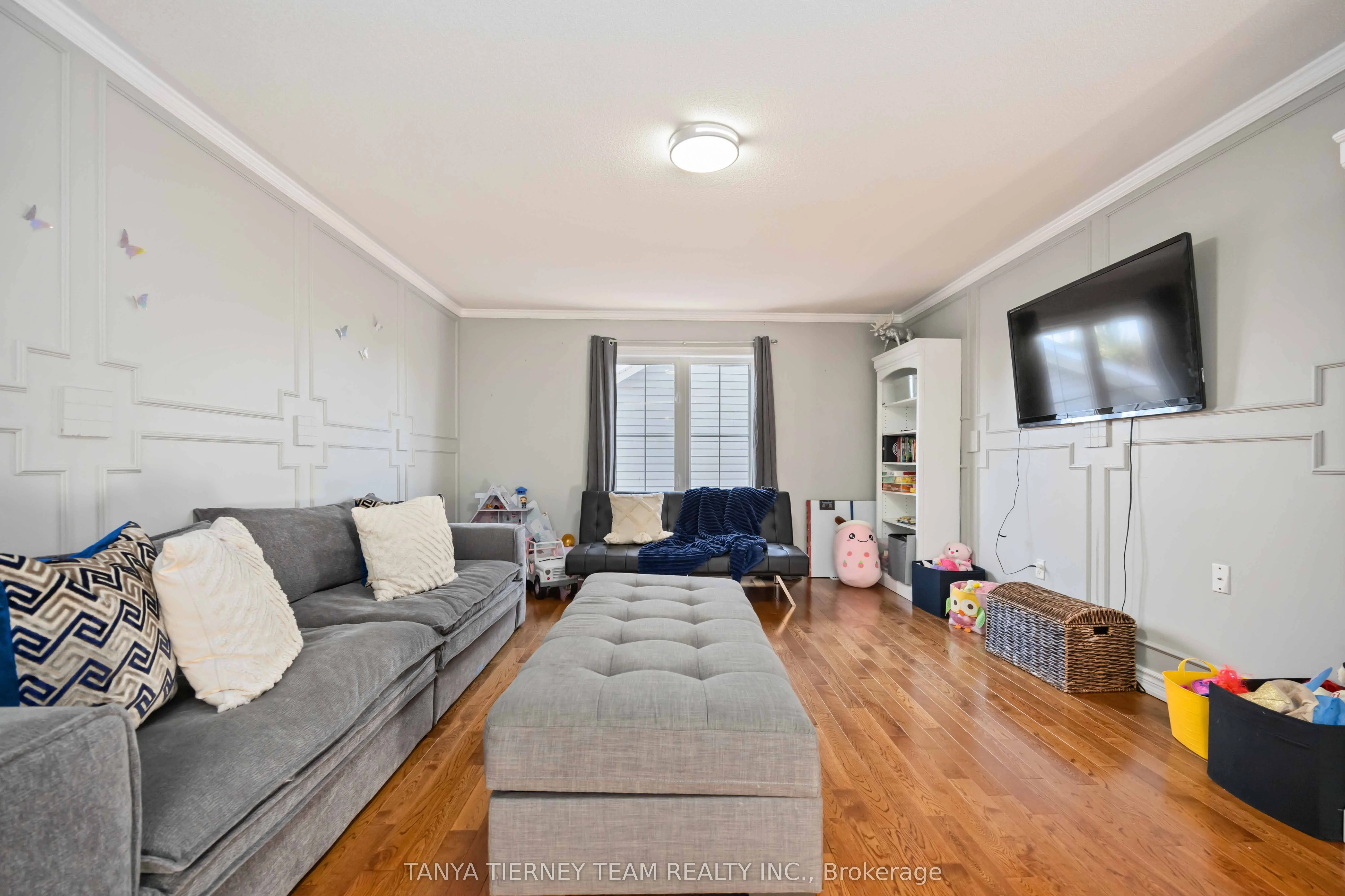 161 Carnwith Drive W