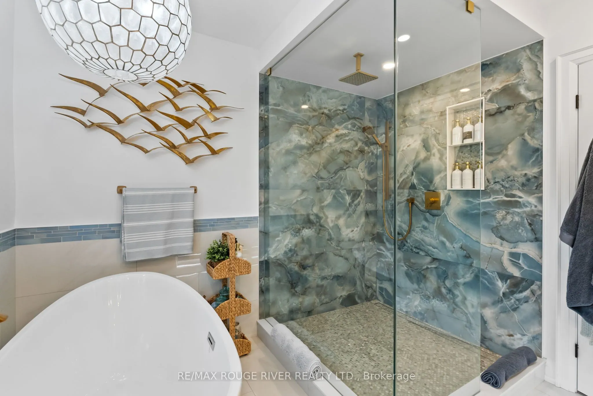6 Ambleside Drive