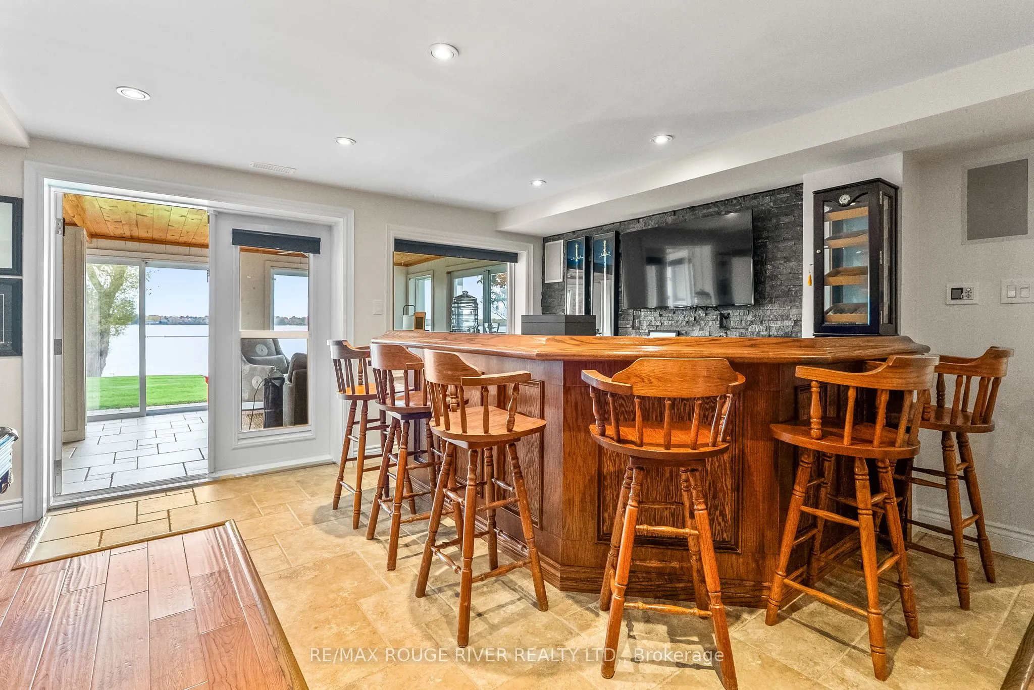 6 Ambleside Drive