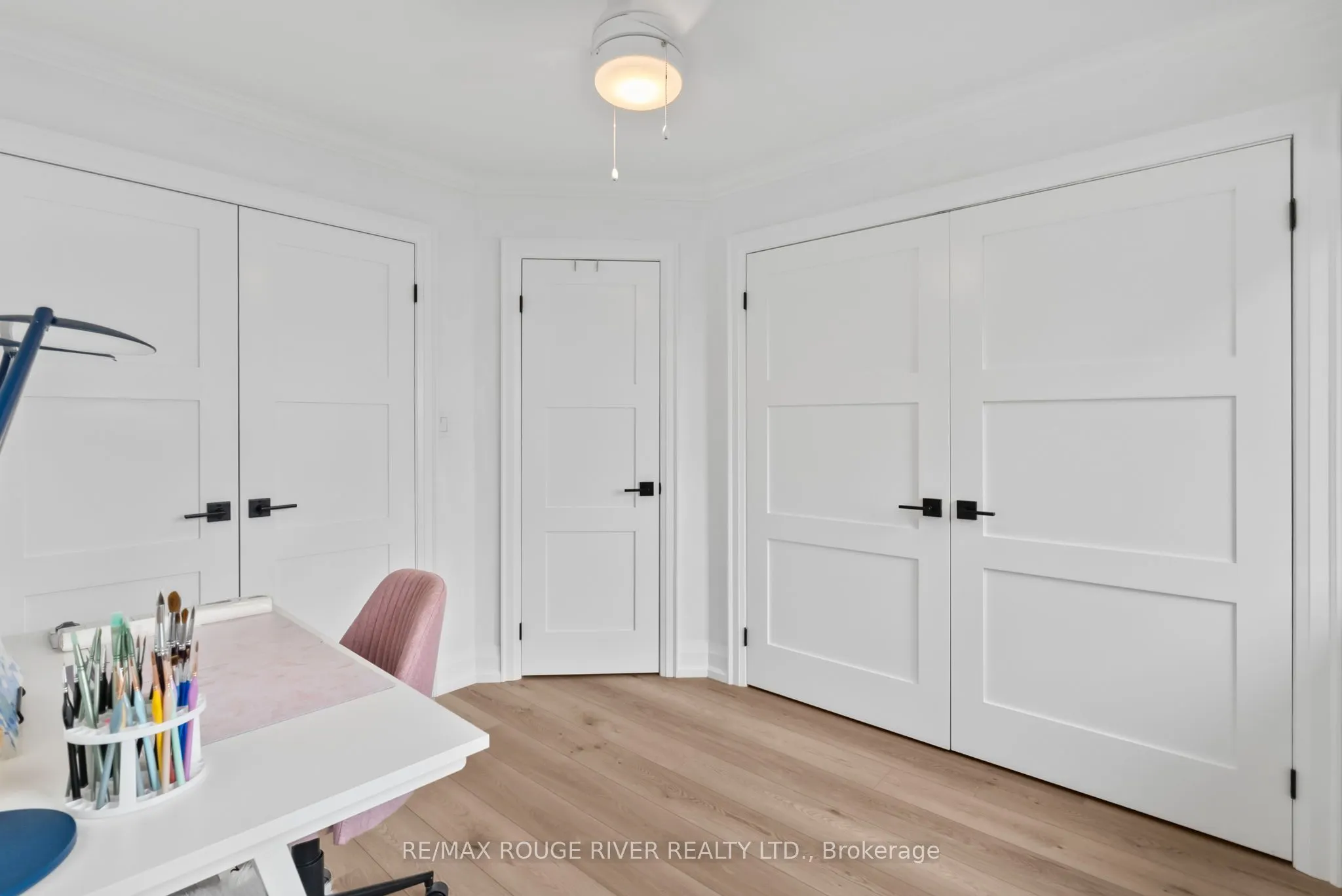 6 Ambleside Drive