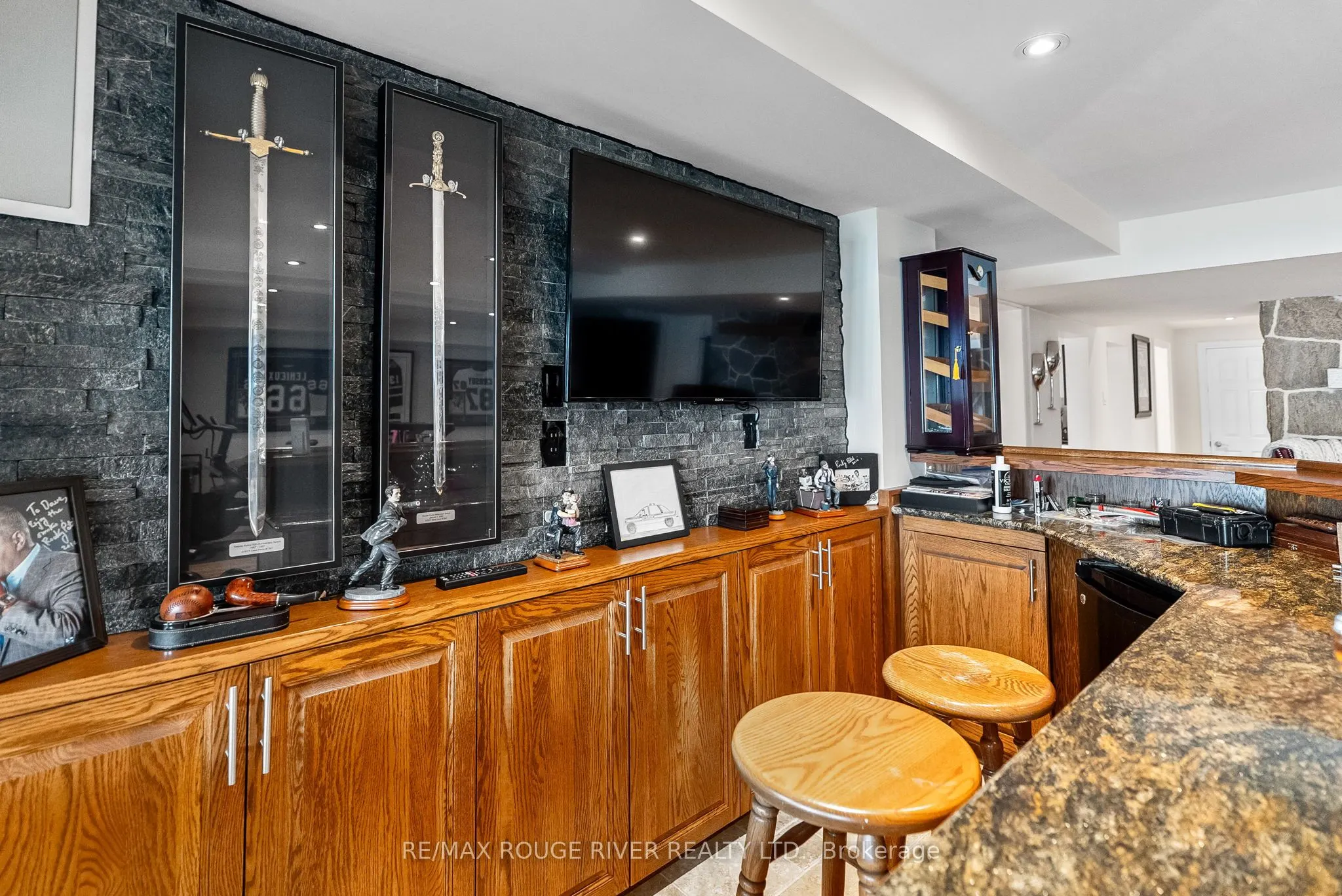 6 Ambleside Drive
