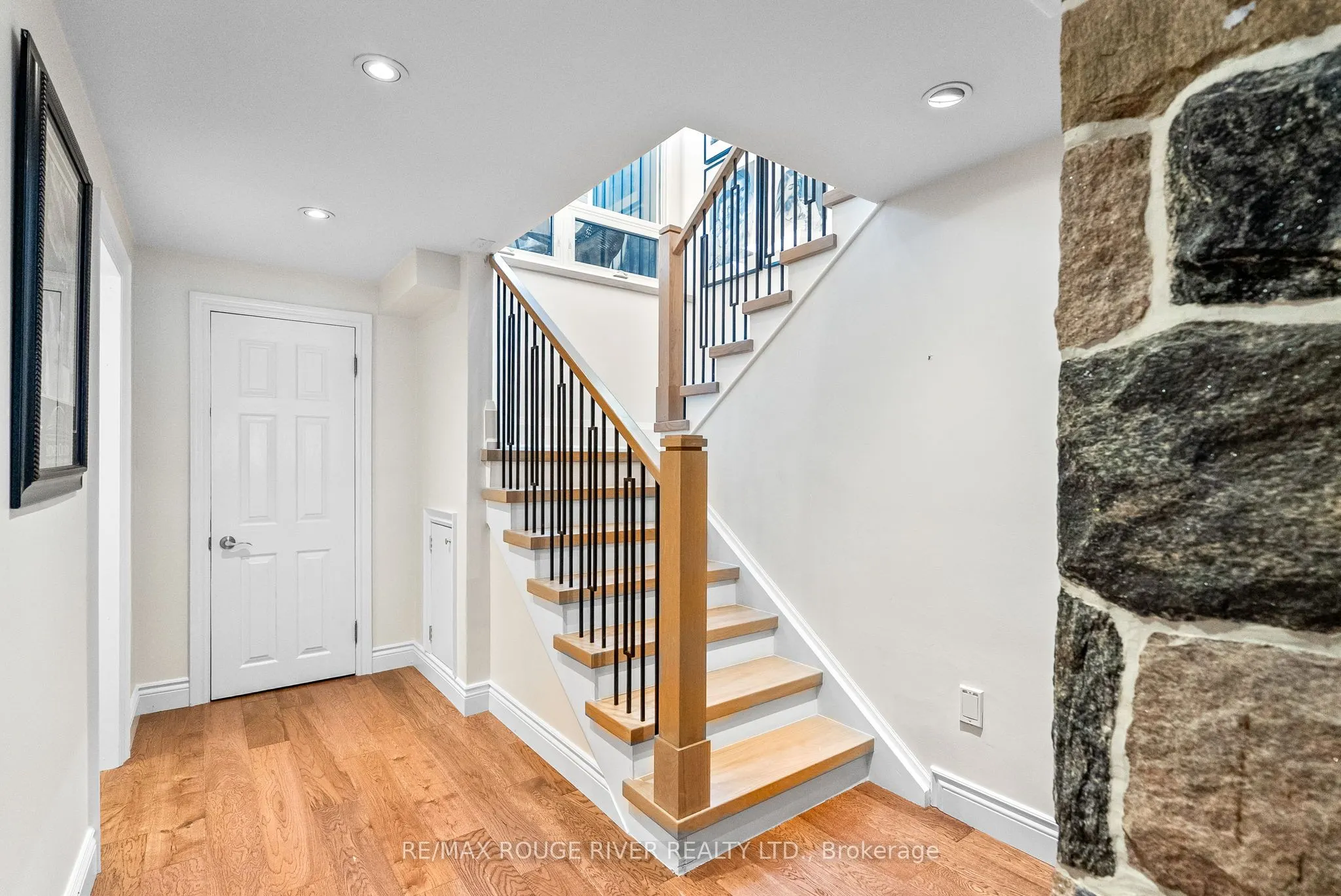 6 Ambleside Drive