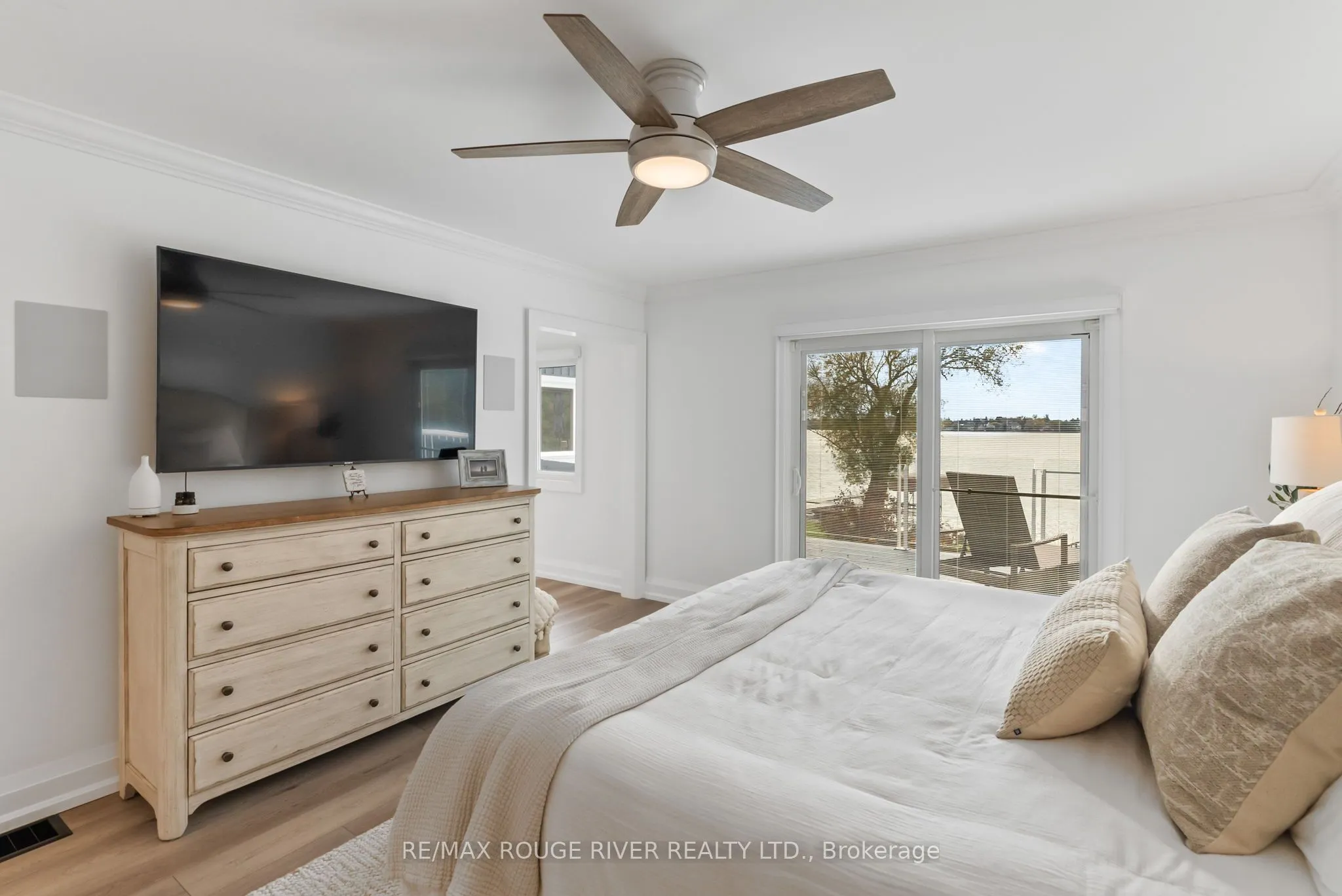 6 Ambleside Drive