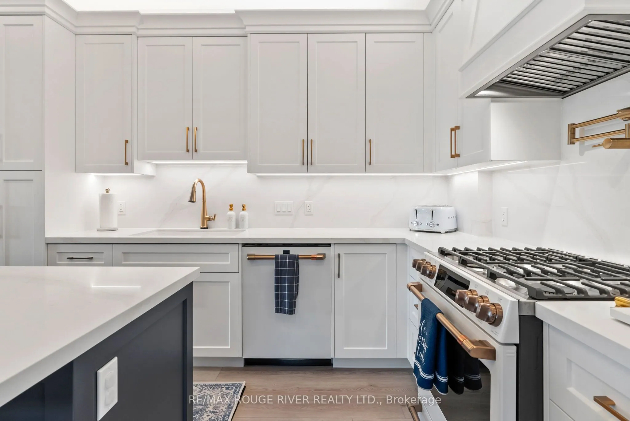6 Ambleside Drive