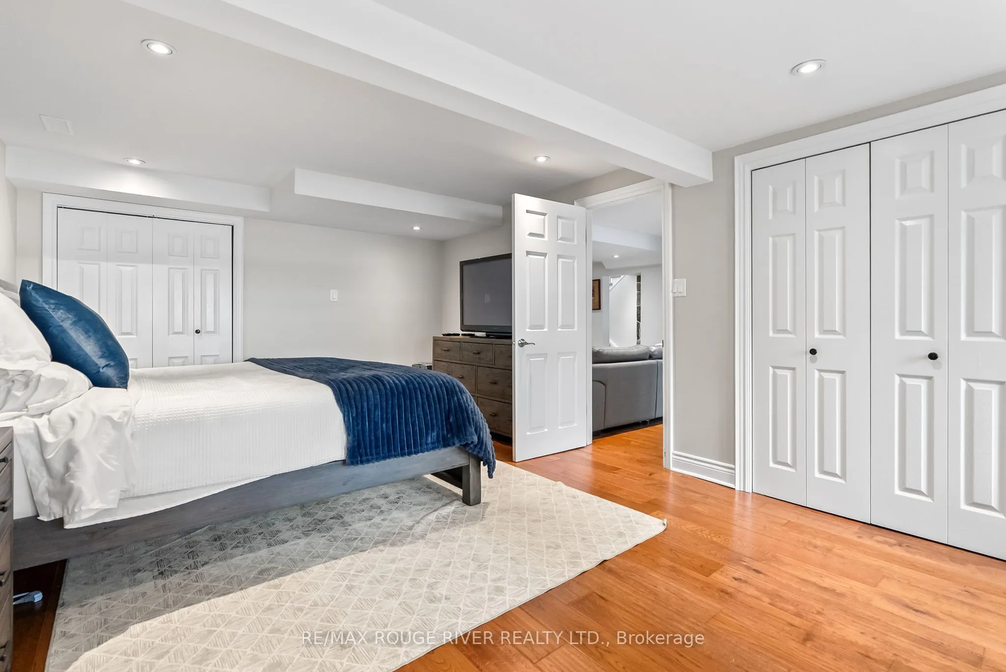 6 Ambleside Drive
