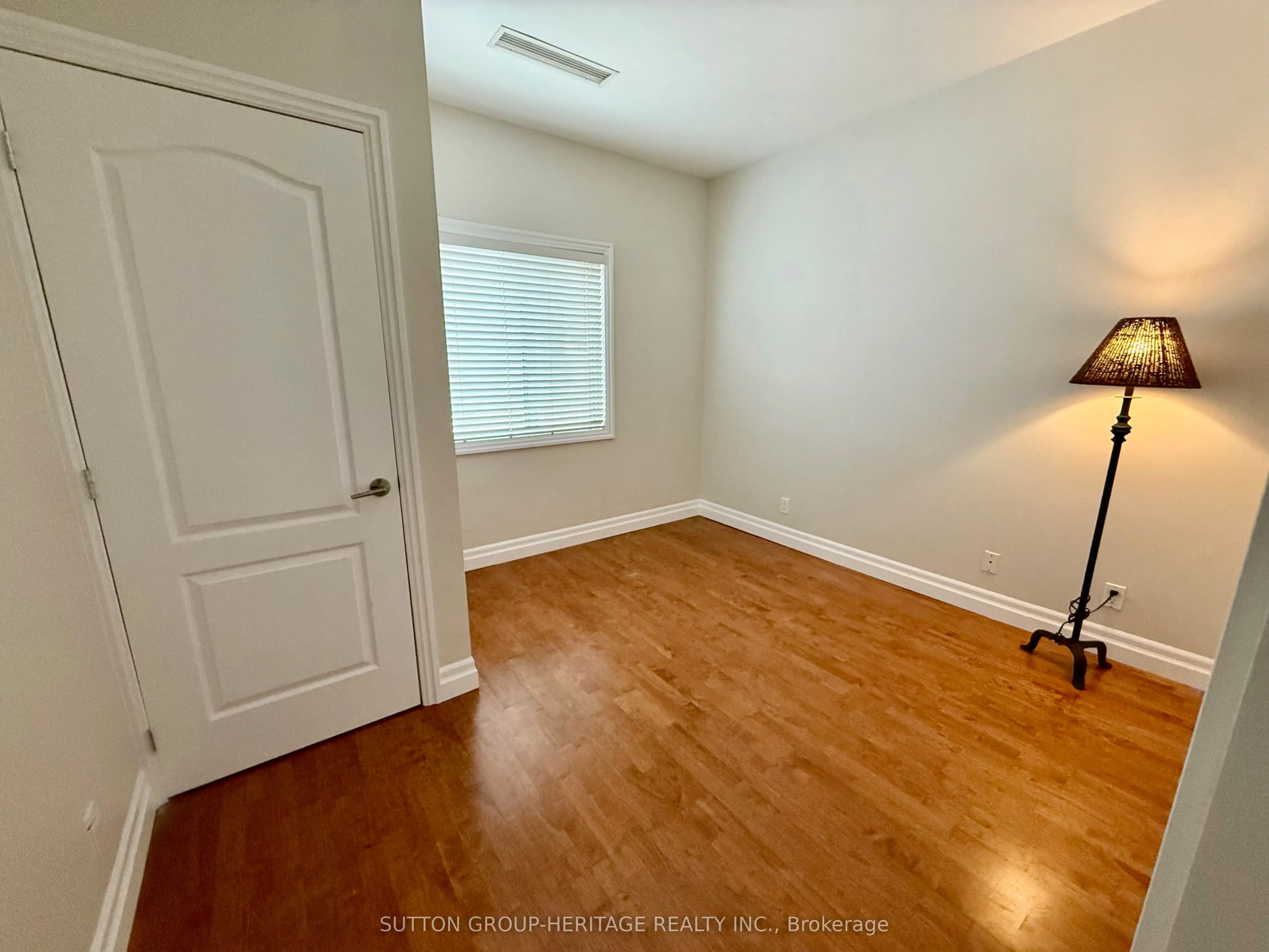 44 Bond Street W, #902