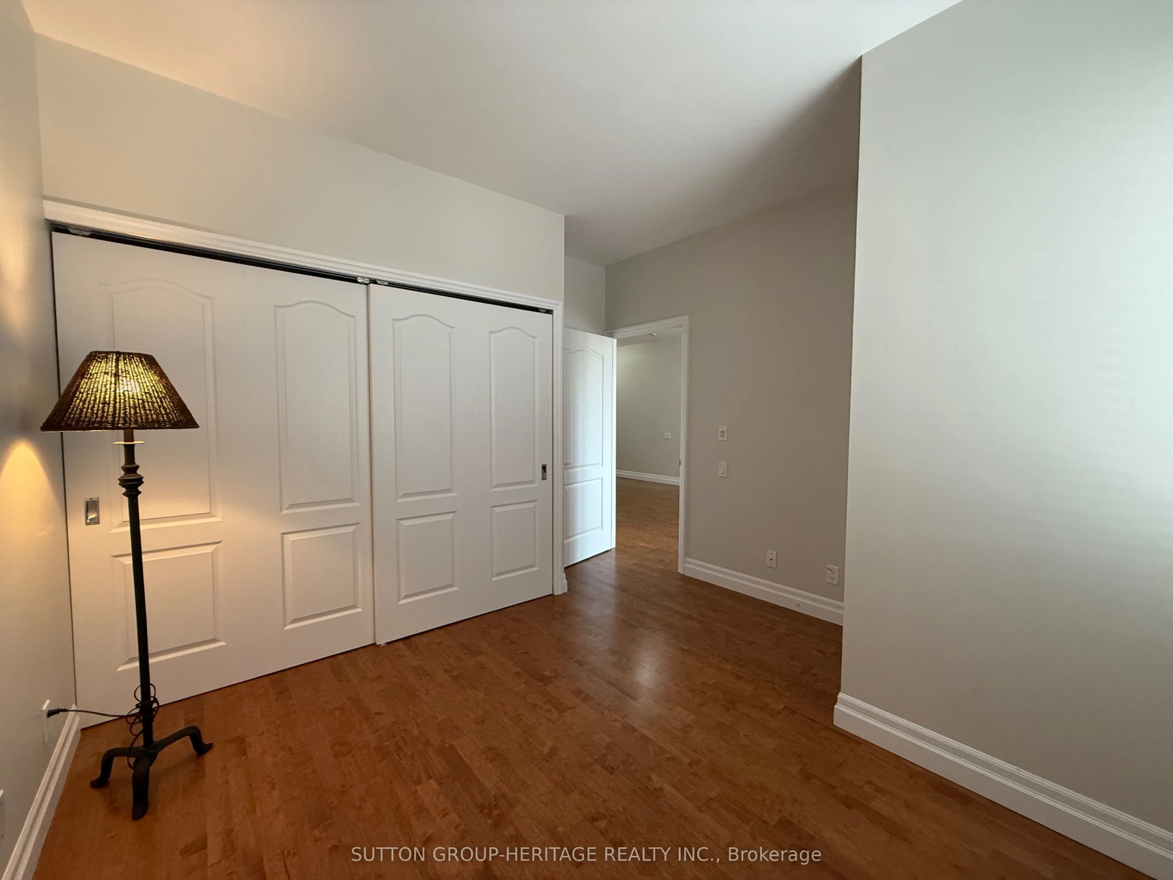 44 Bond Street W, #902