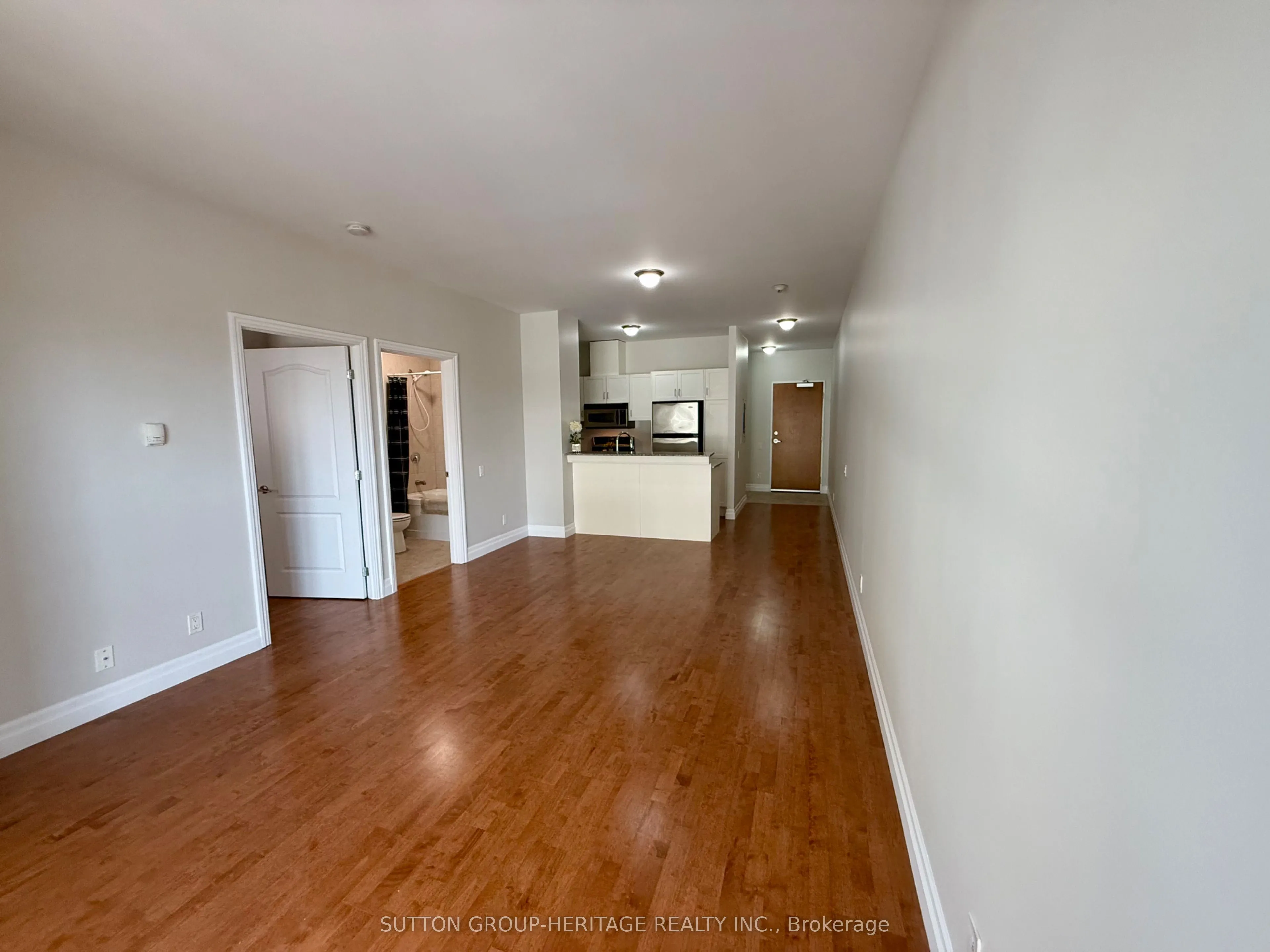 44 Bond Street W, #902