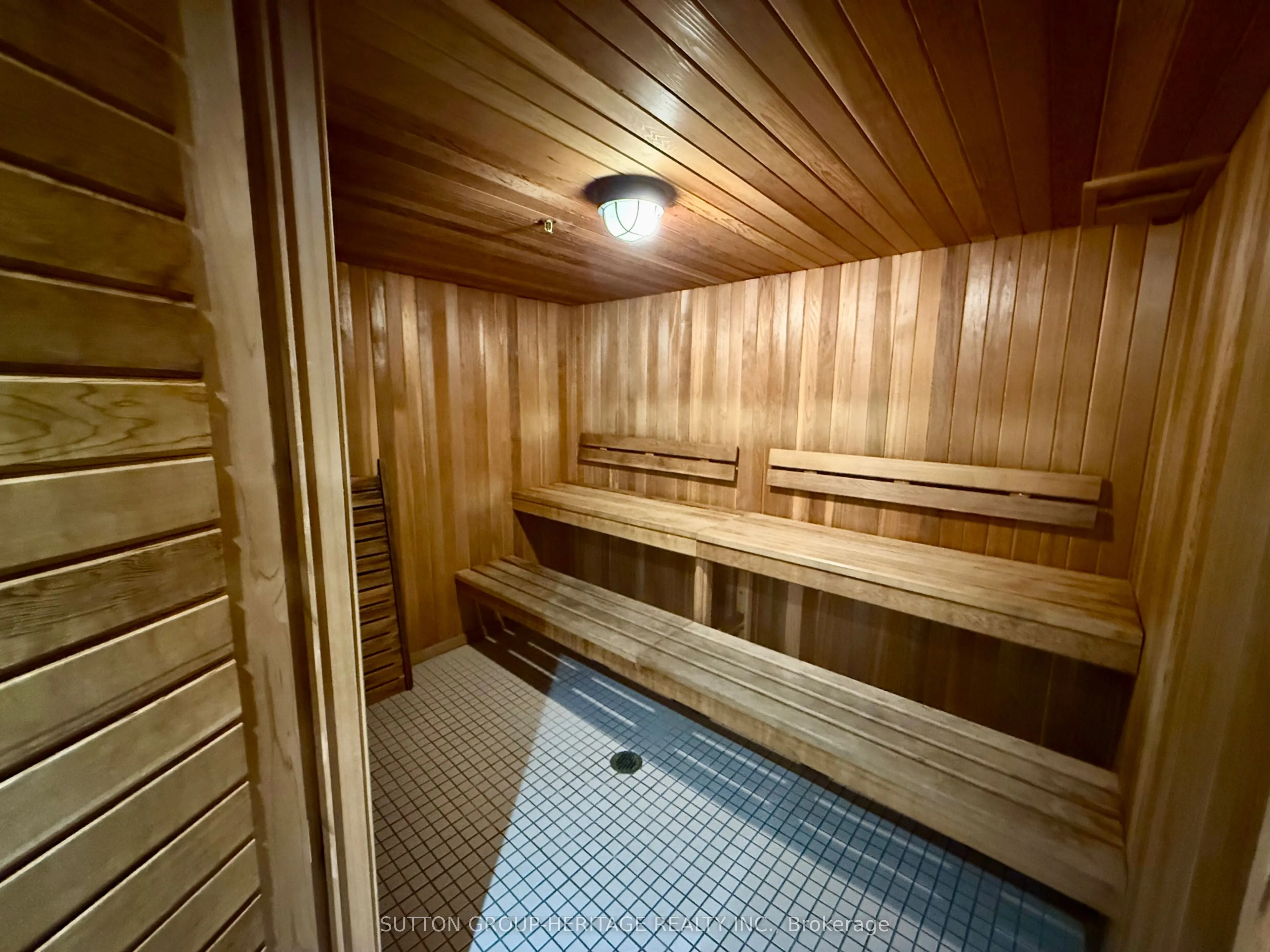 44 Bond Street W, #902