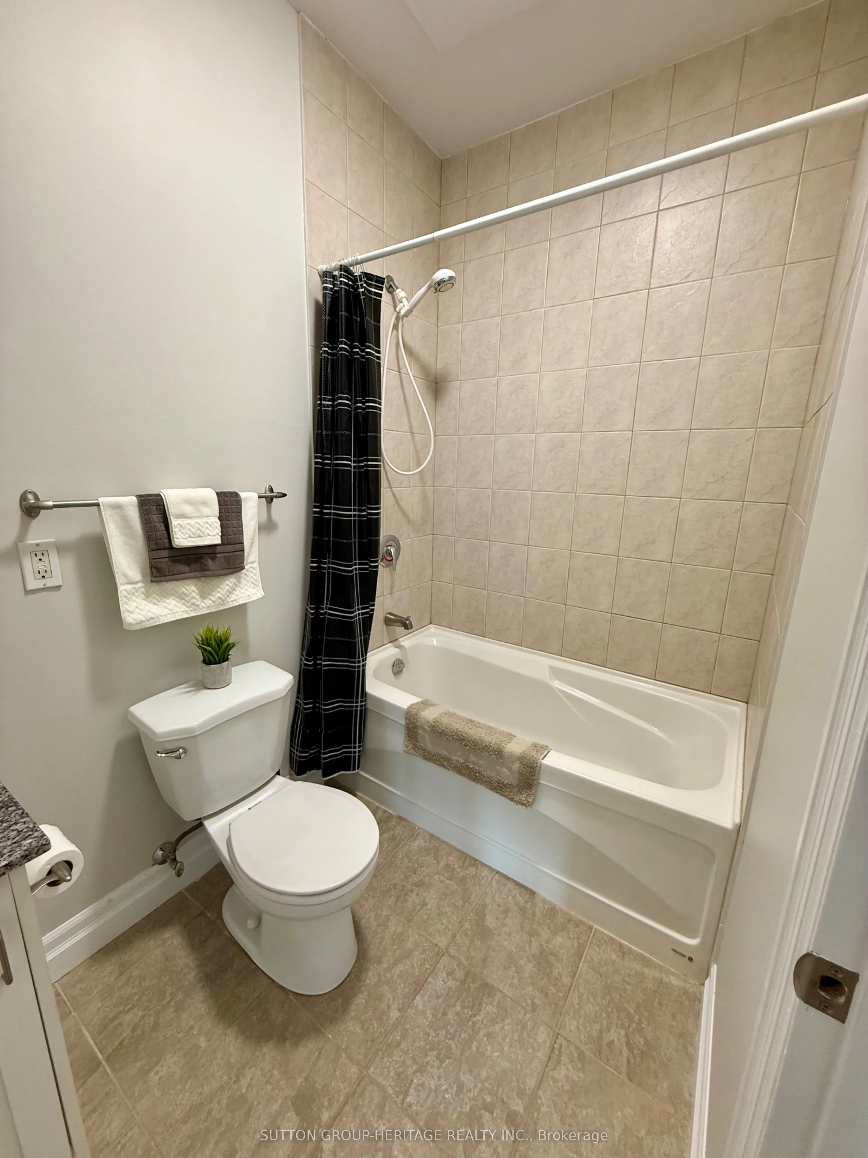 44 Bond Street W, #902