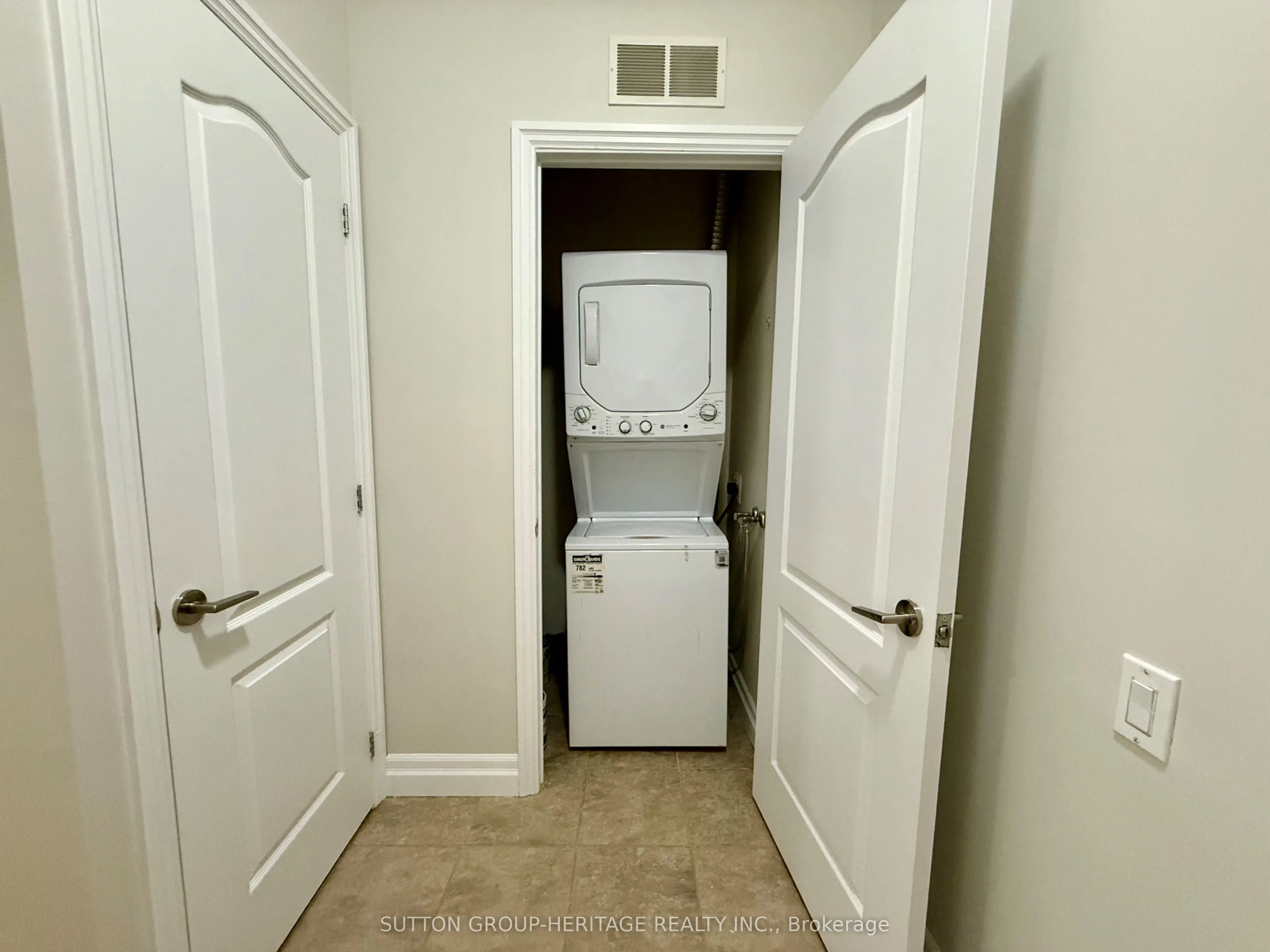 44 Bond Street W, #902