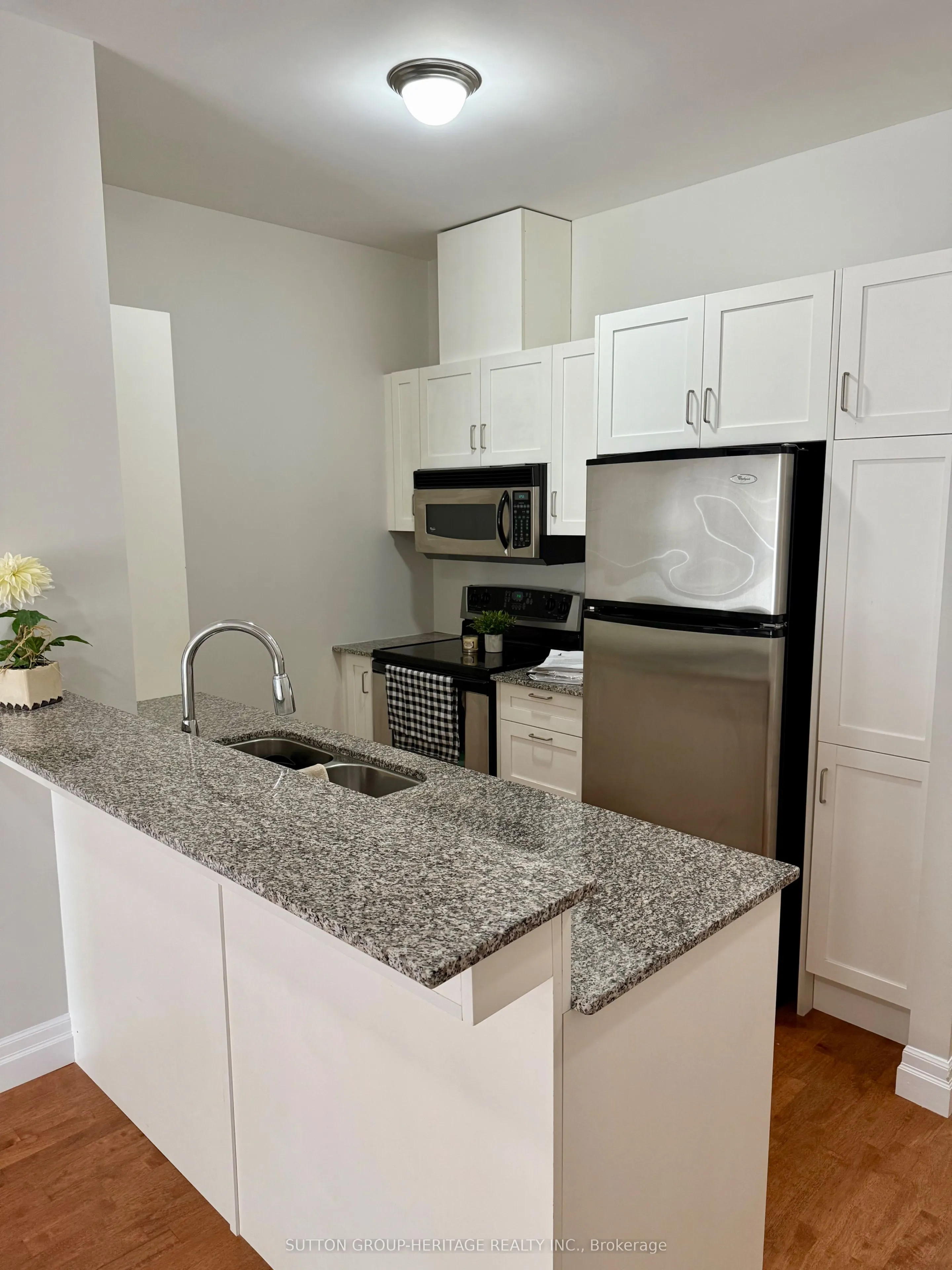 44 Bond Street W, #902