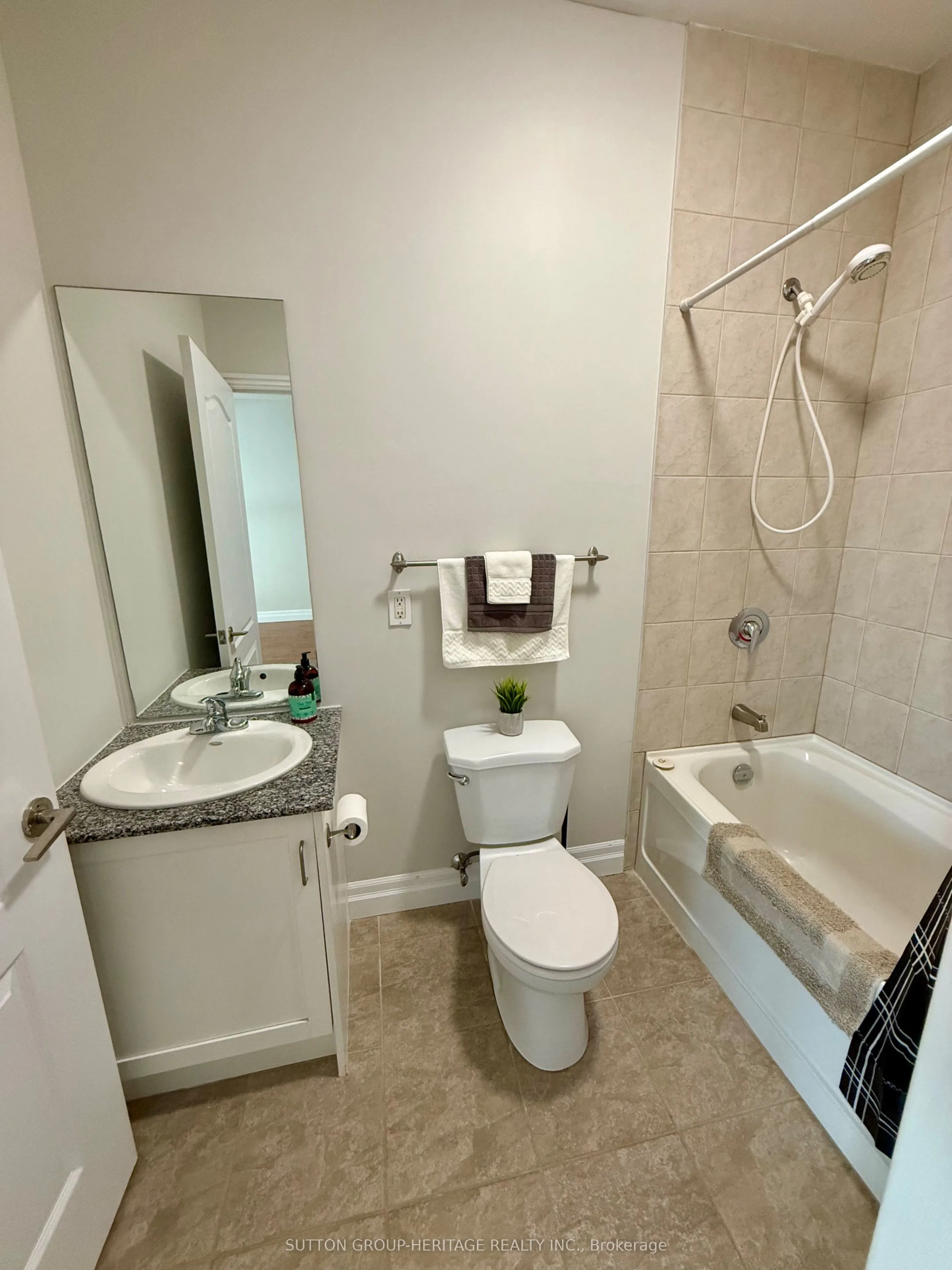 44 Bond Street W, #902