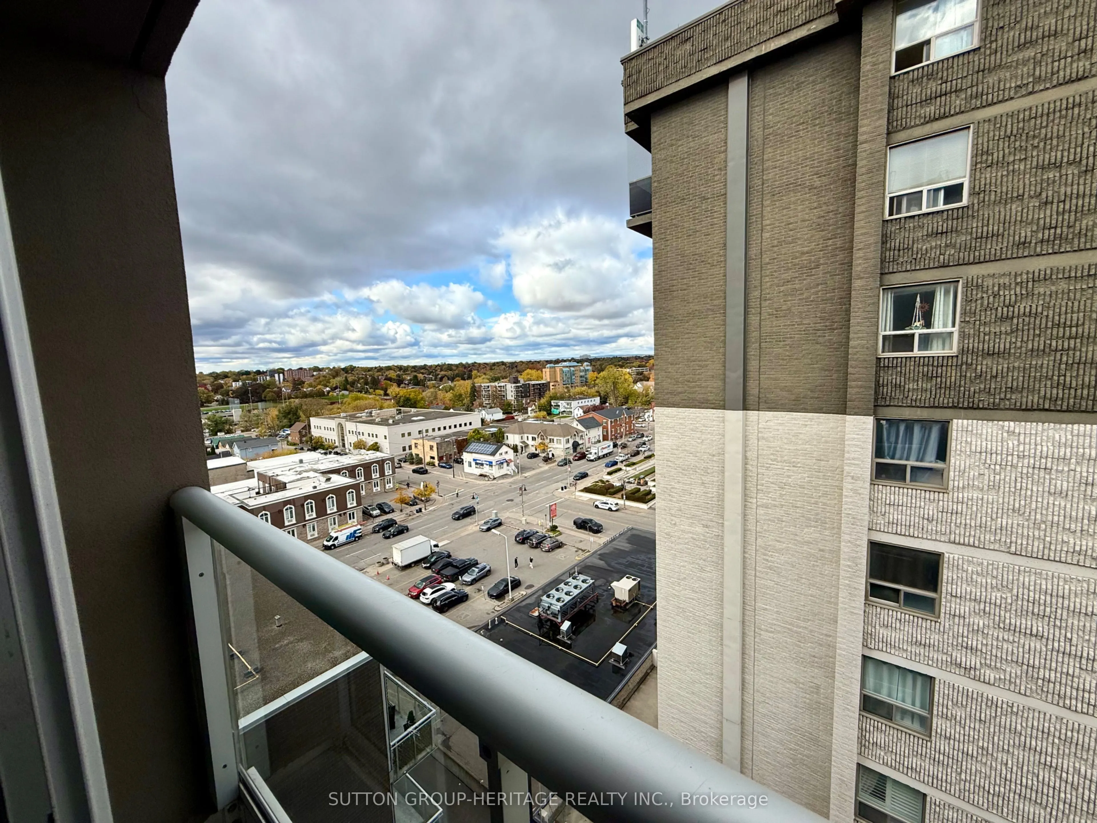 44 Bond Street W, #902