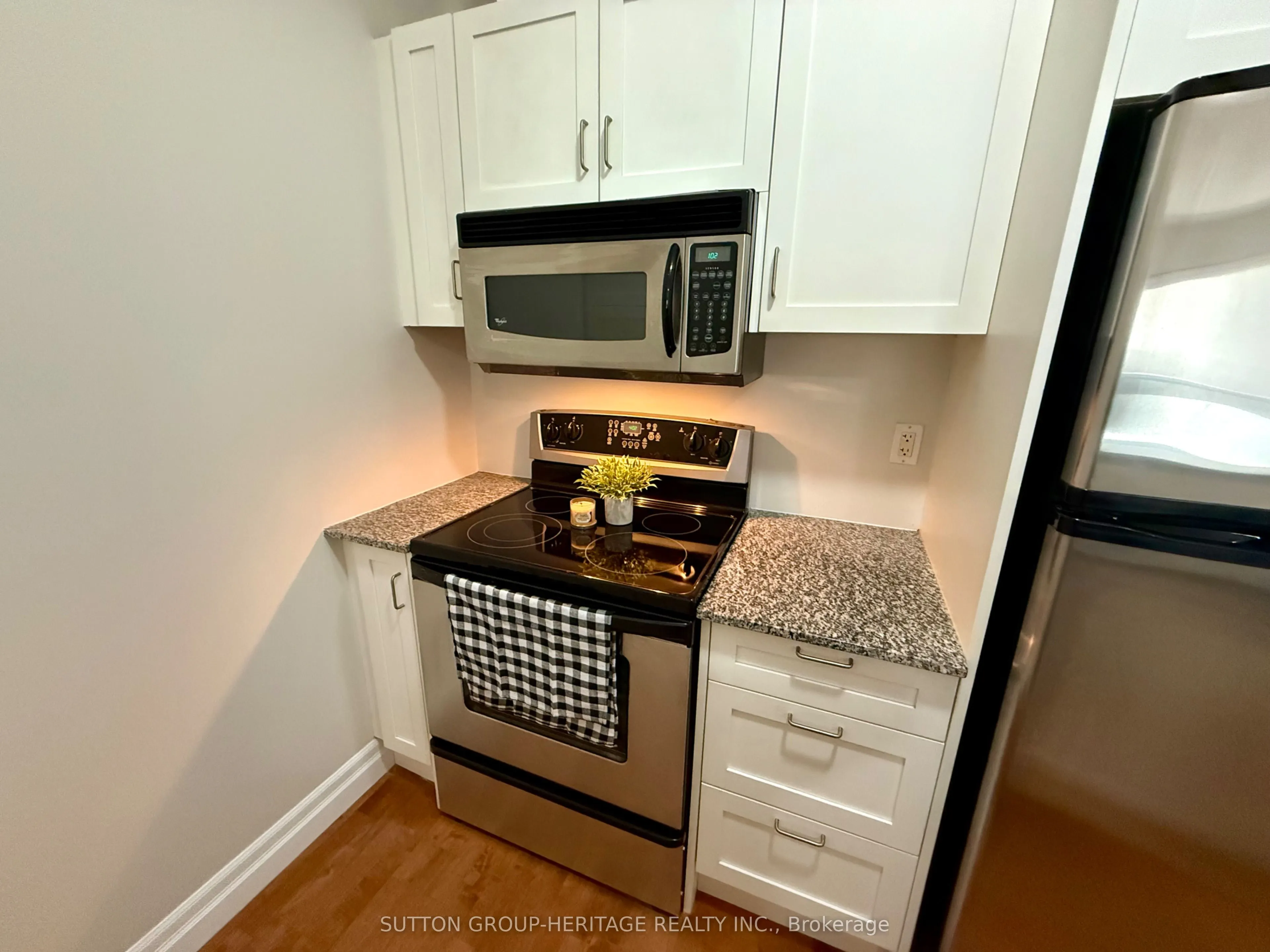 44 Bond Street W, #902