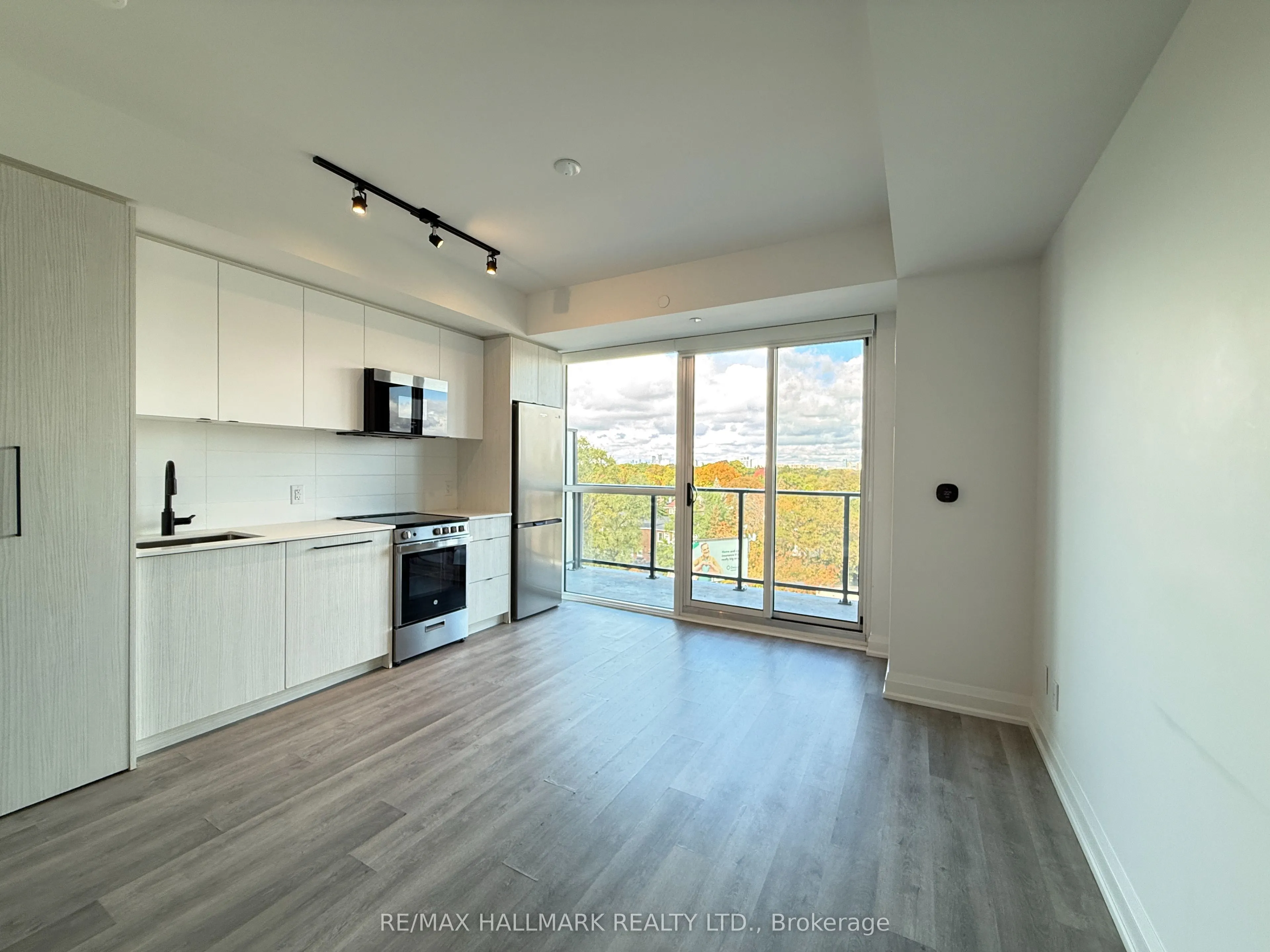 2369 Danforth Avenue, #606
