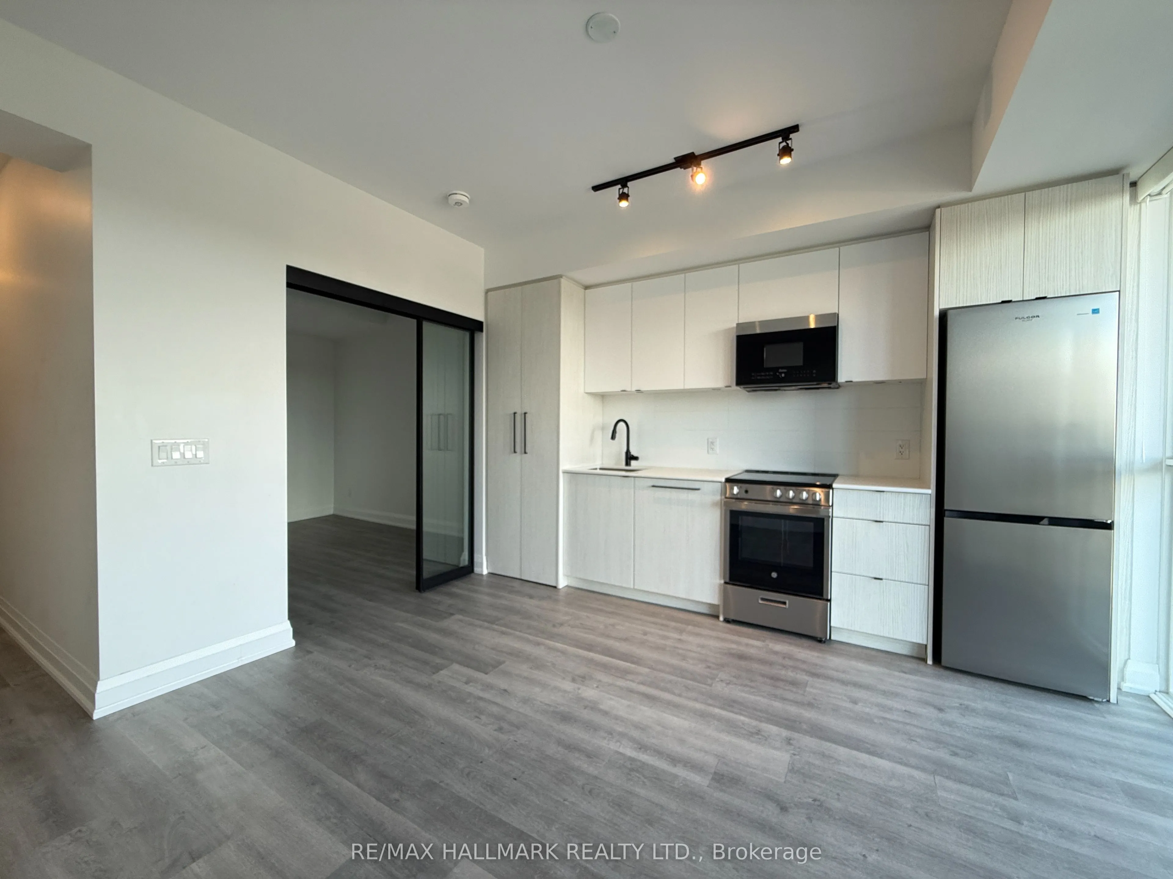 2369 Danforth Avenue, #606