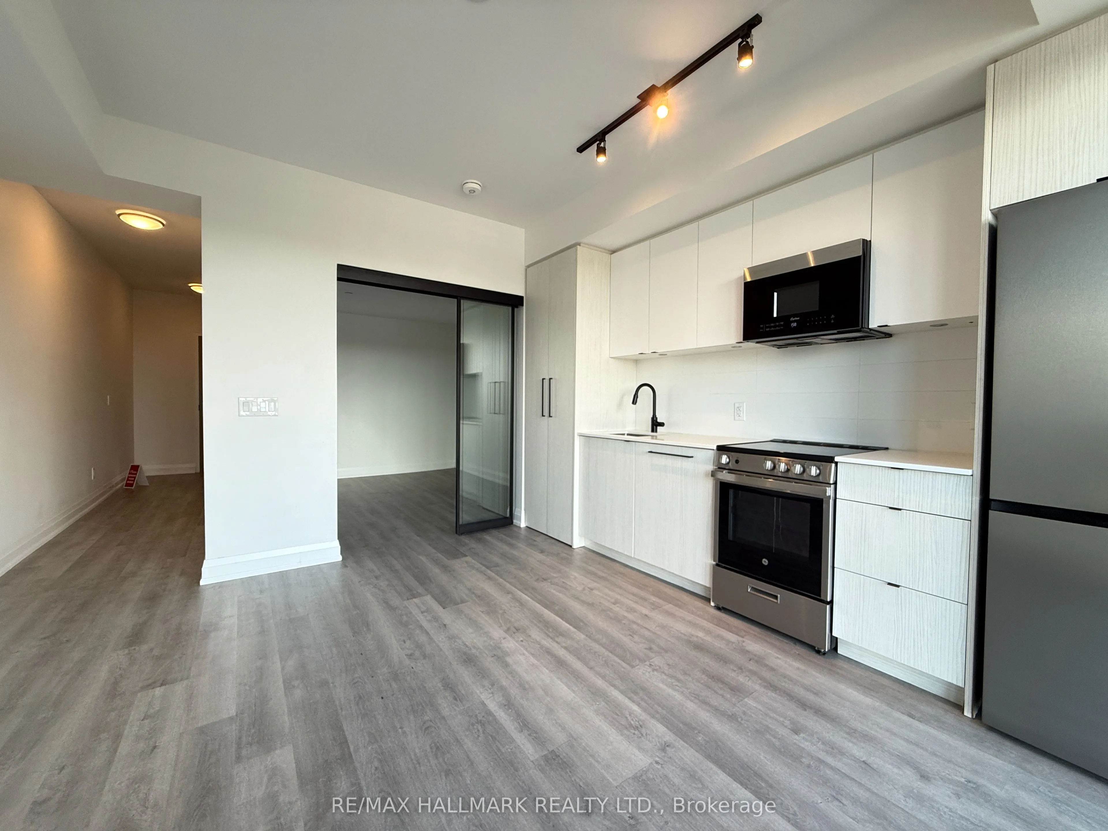 2369 Danforth Avenue, #606