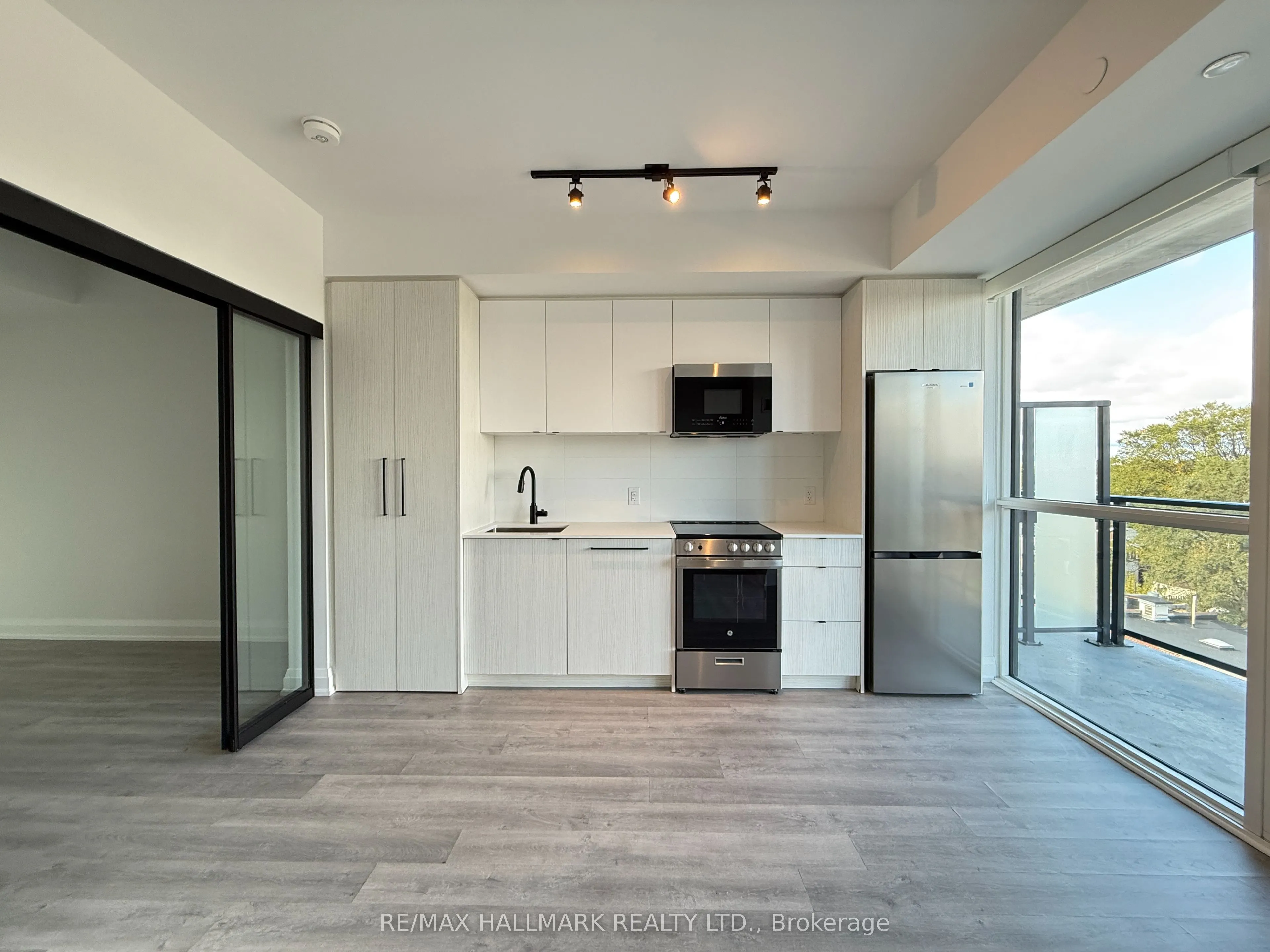 2369 Danforth Avenue, #606