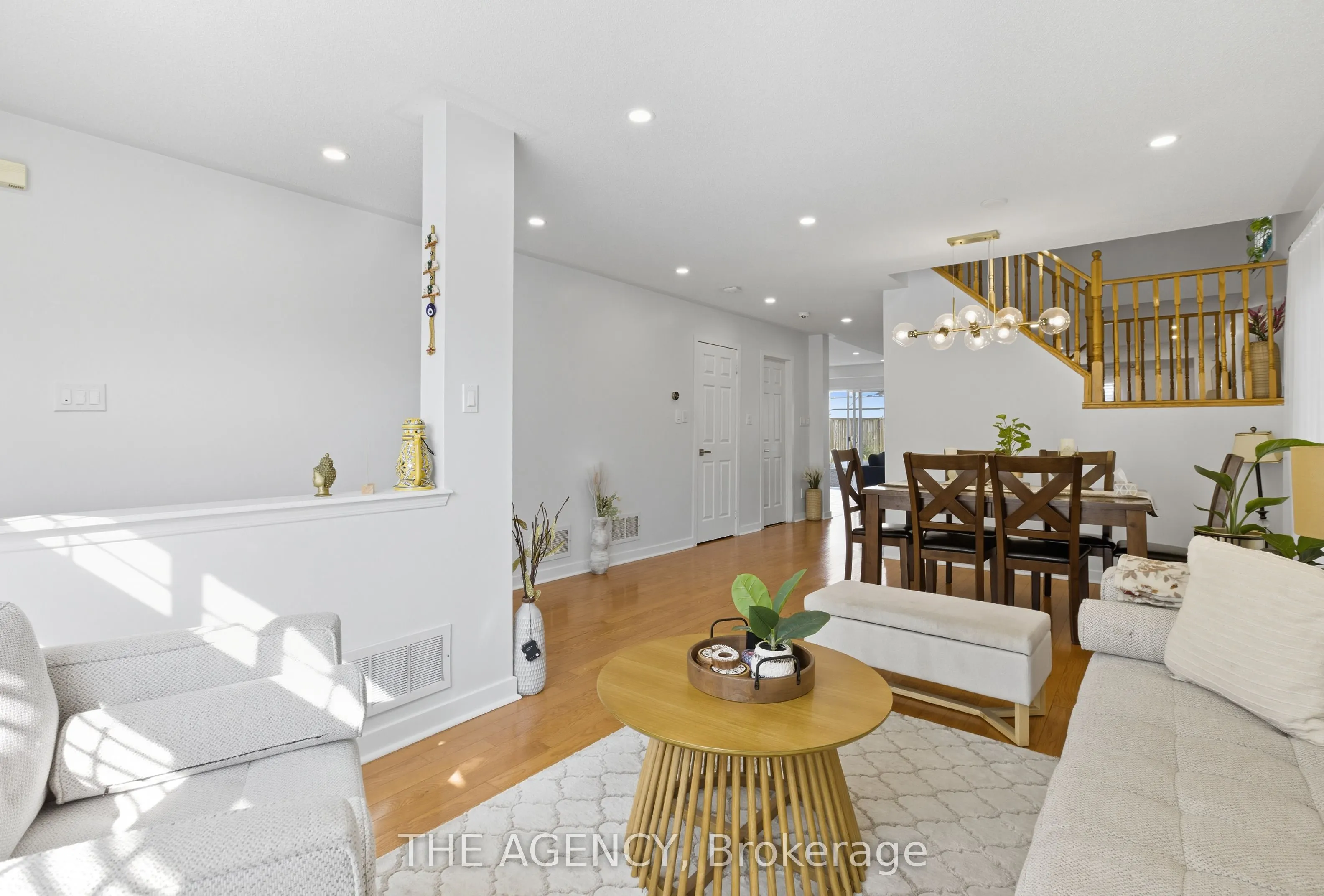 12 Robert Attersley Drive E