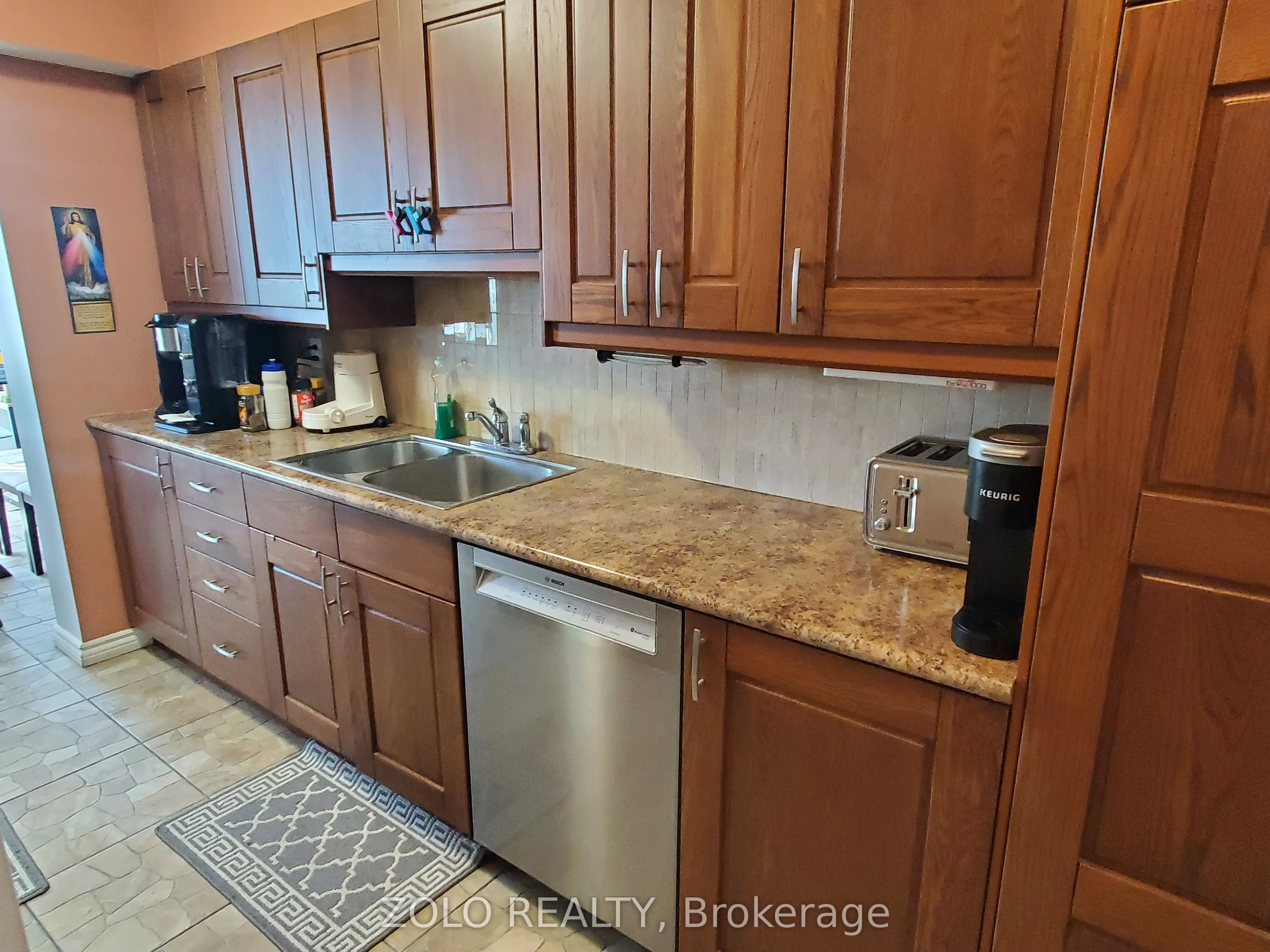 3233 Eglinton Avenue E, #805