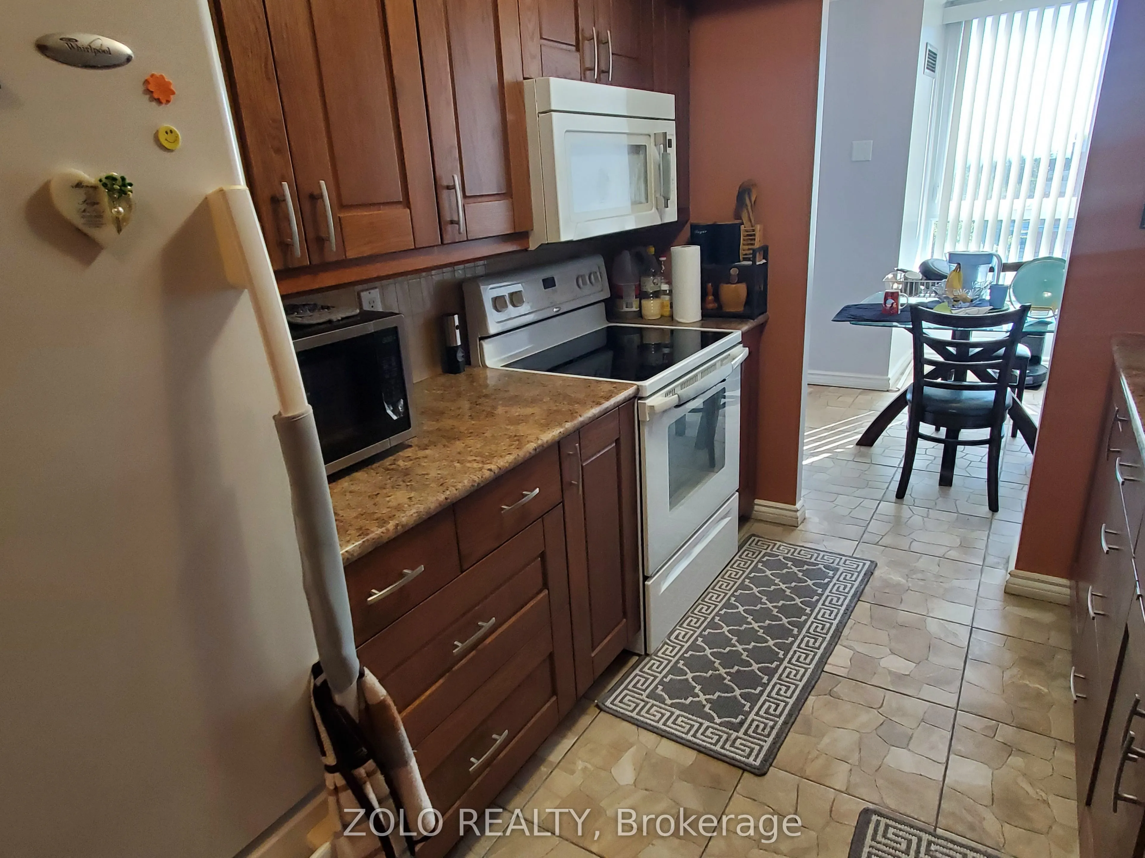 3233 Eglinton Avenue E, #805