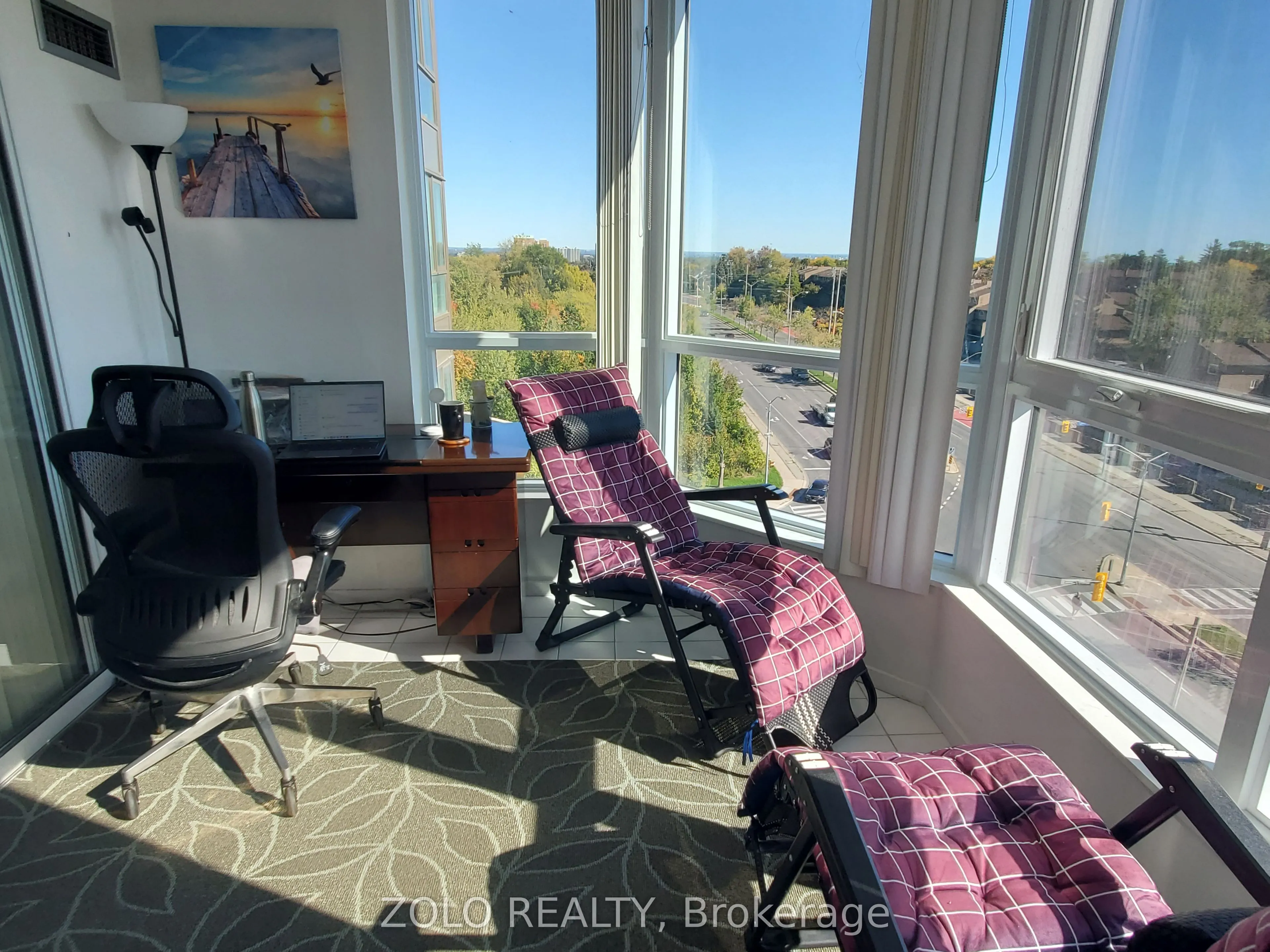 3233 Eglinton Avenue E, #805