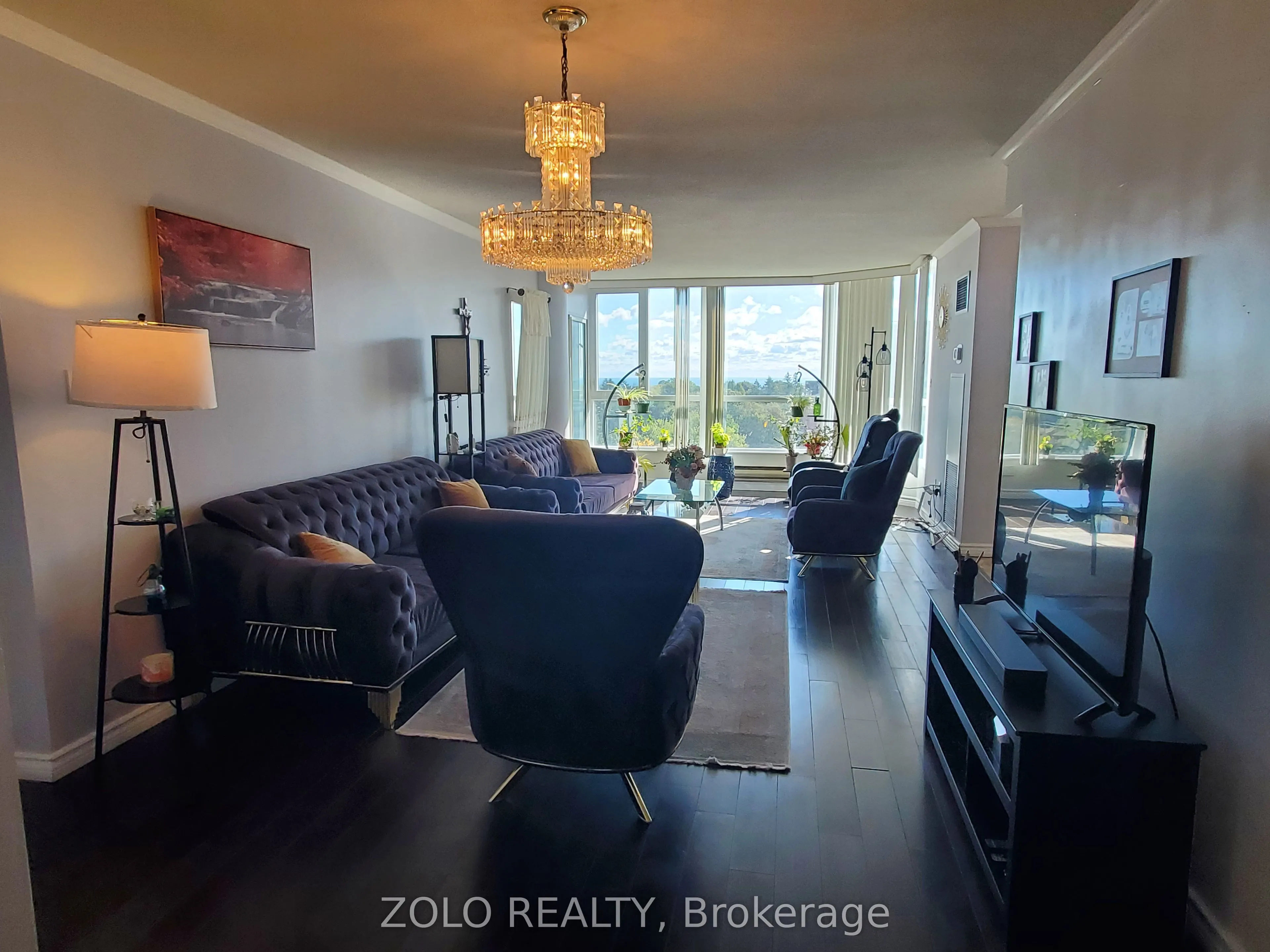 3233 Eglinton Avenue E, #805