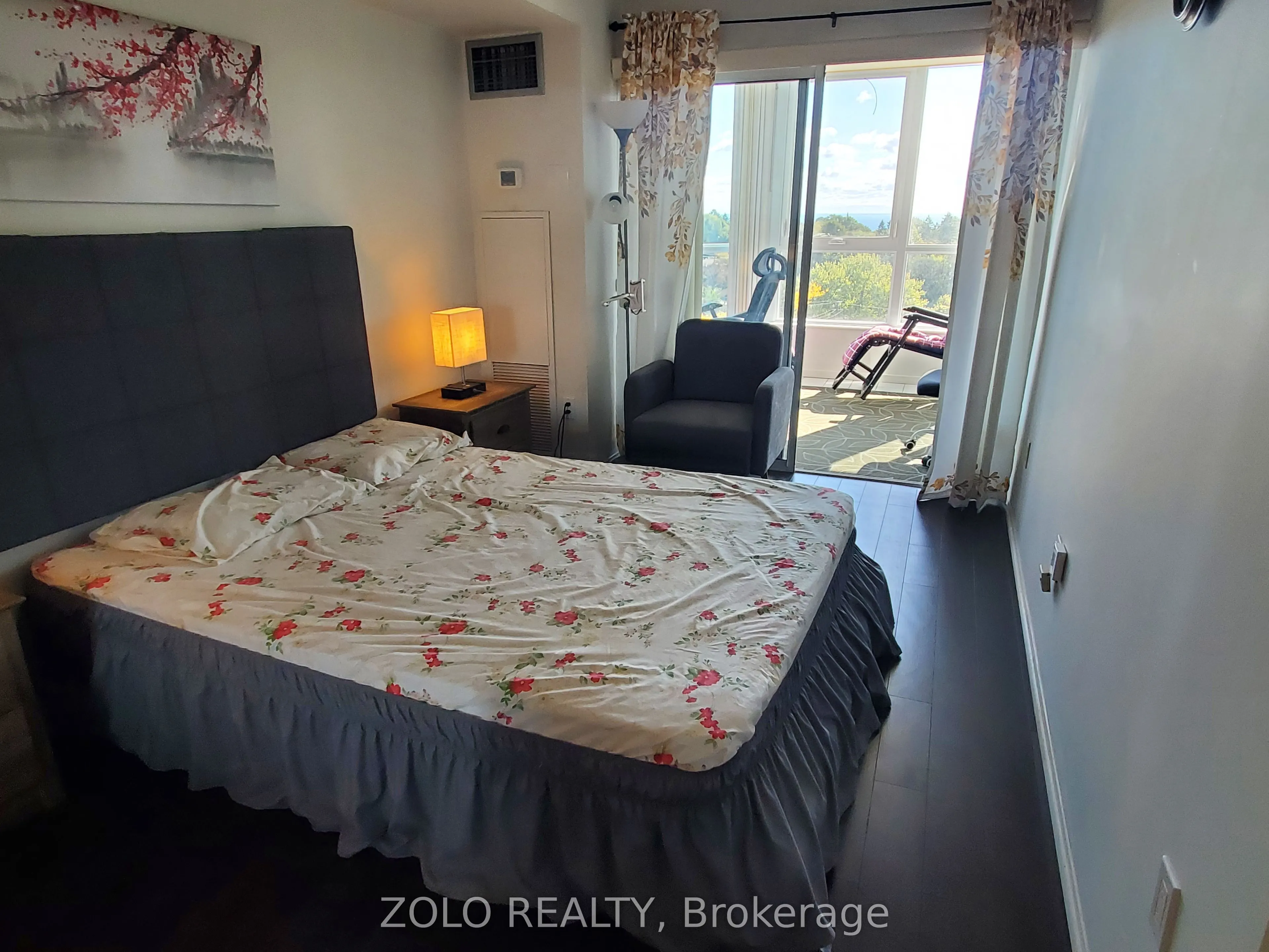 3233 Eglinton Avenue E, #805