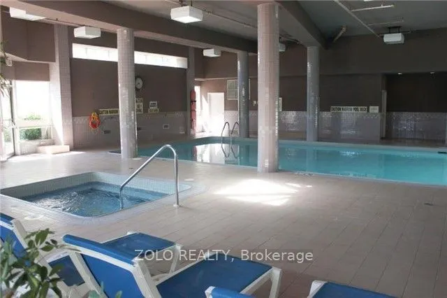 3233 Eglinton Avenue E, #805