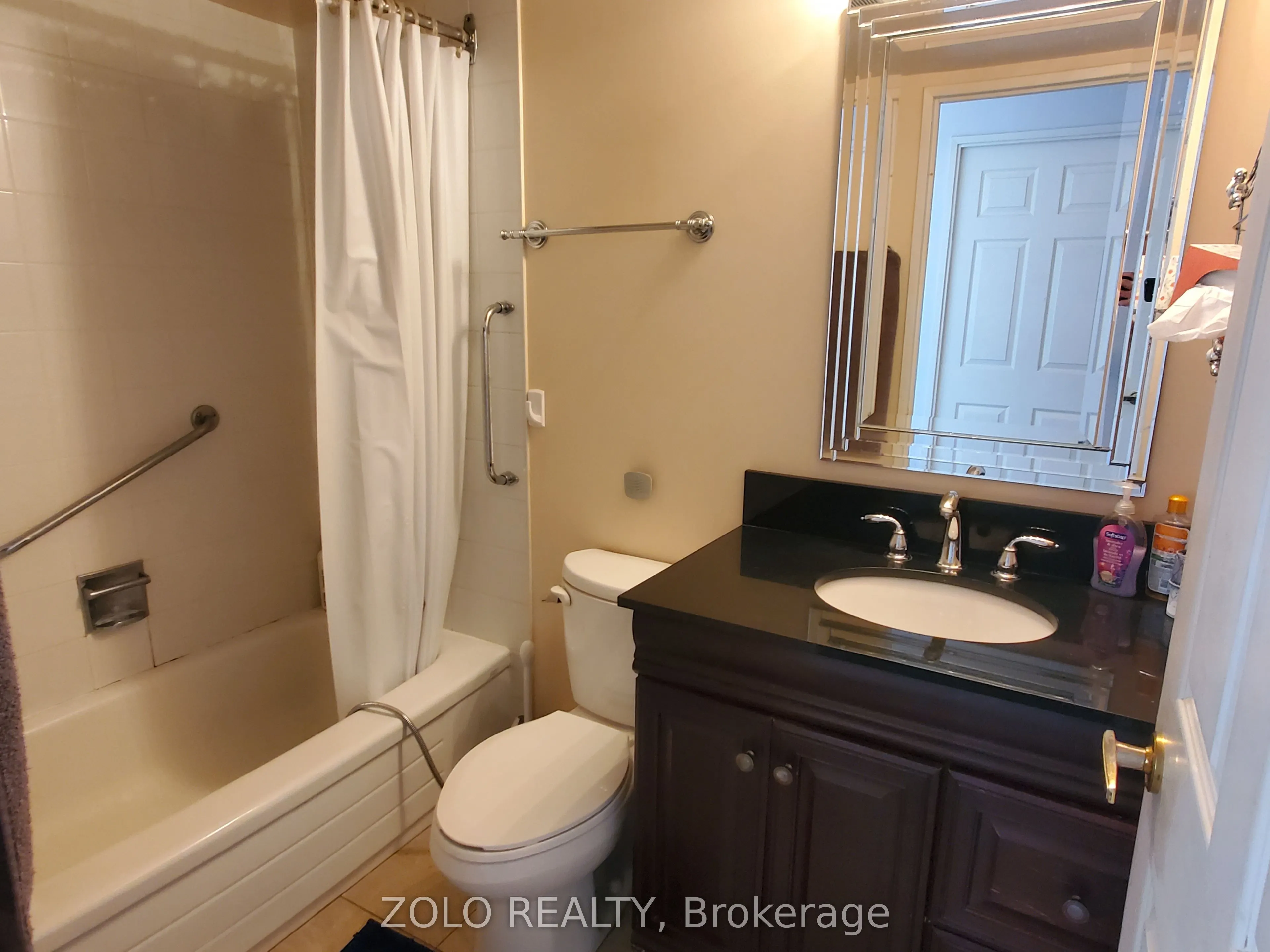 3233 Eglinton Avenue E, #805